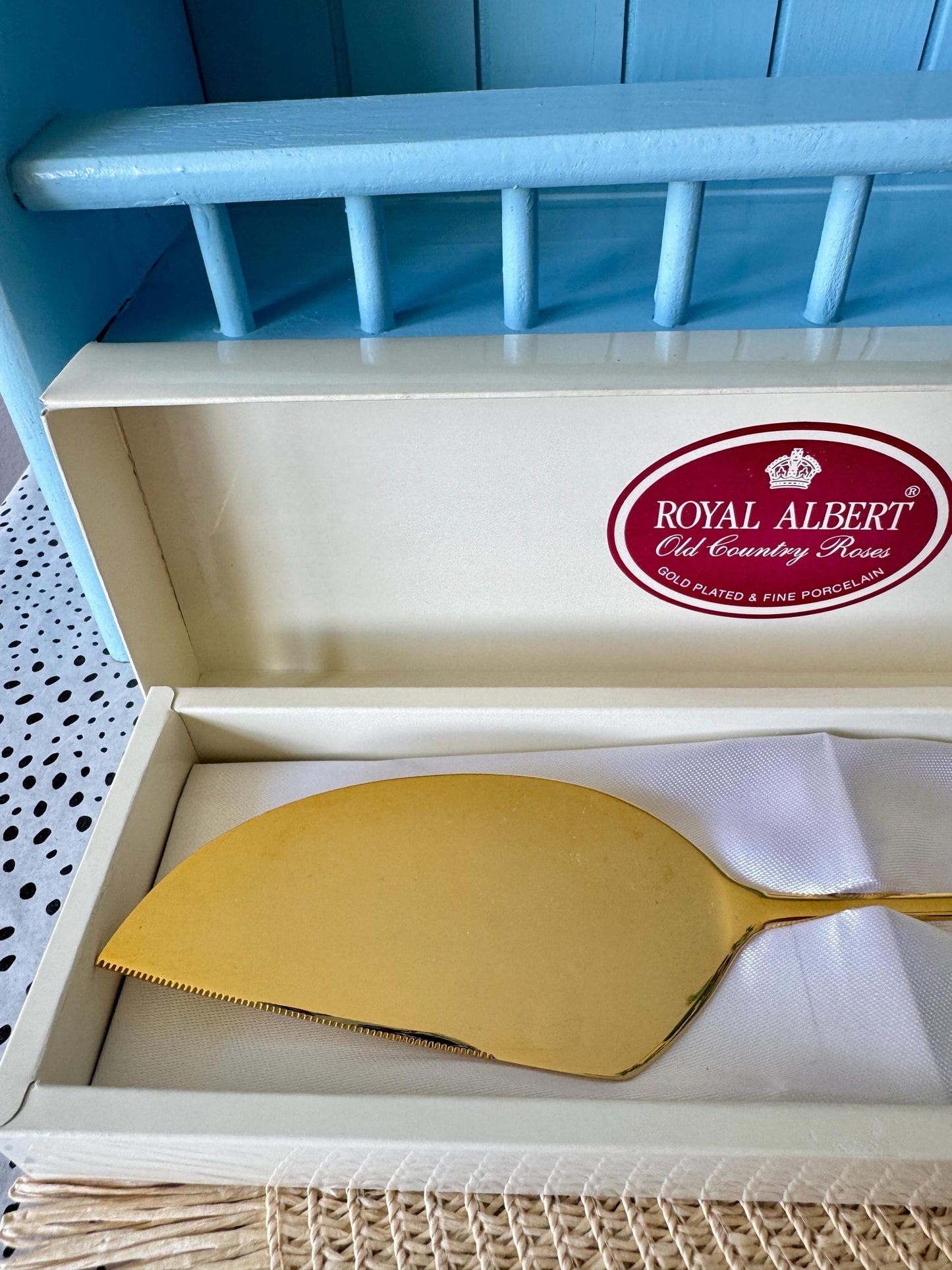 Vintage Very Collectible 'New' Royal Albert "Old Country Roses" Golden Cake or Pie Slicer 23.5cm, In Original Box, Bone China, Made in Japan