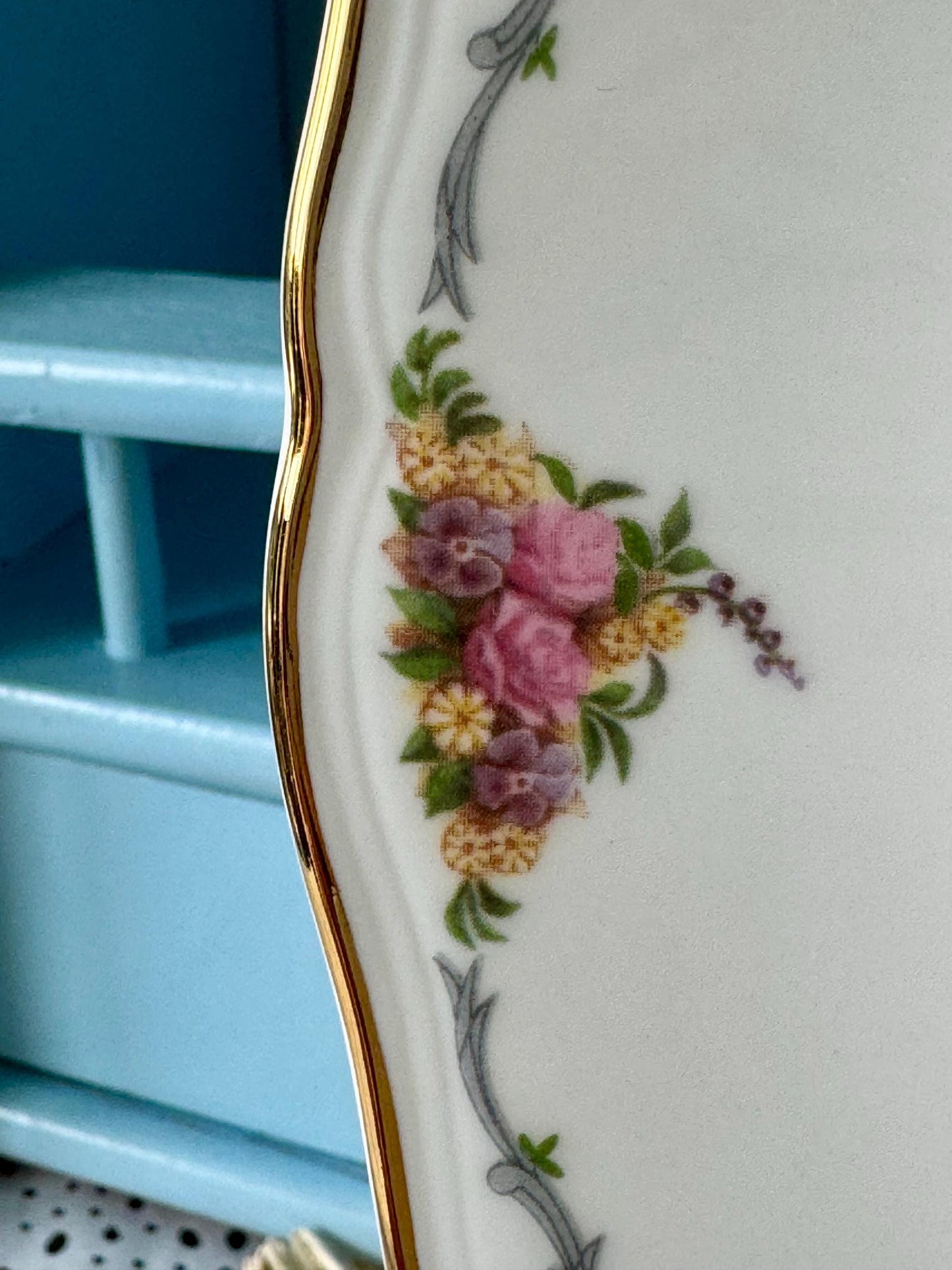 Vintage Royal Albert Vintage 1990's Bone China Camellia Design 22 CM Plate, Queen Mother's Favourite Flowers, Sarah Schofield, Made England