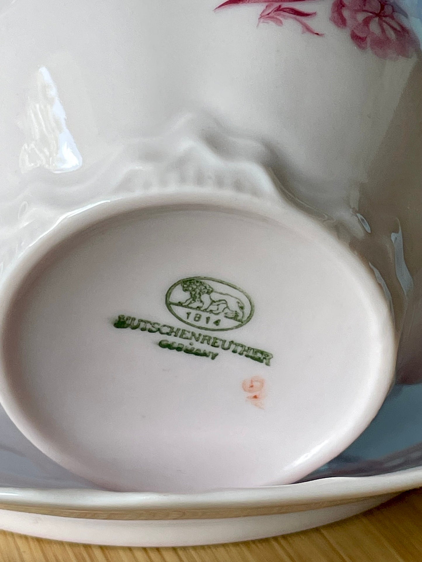 Pink Porcelain Elegance: Hutschenreuther Teacup & Saucer with Sculptured Rim, Rose Decor – A Unique Gift of Timeless Charm Made in Germany