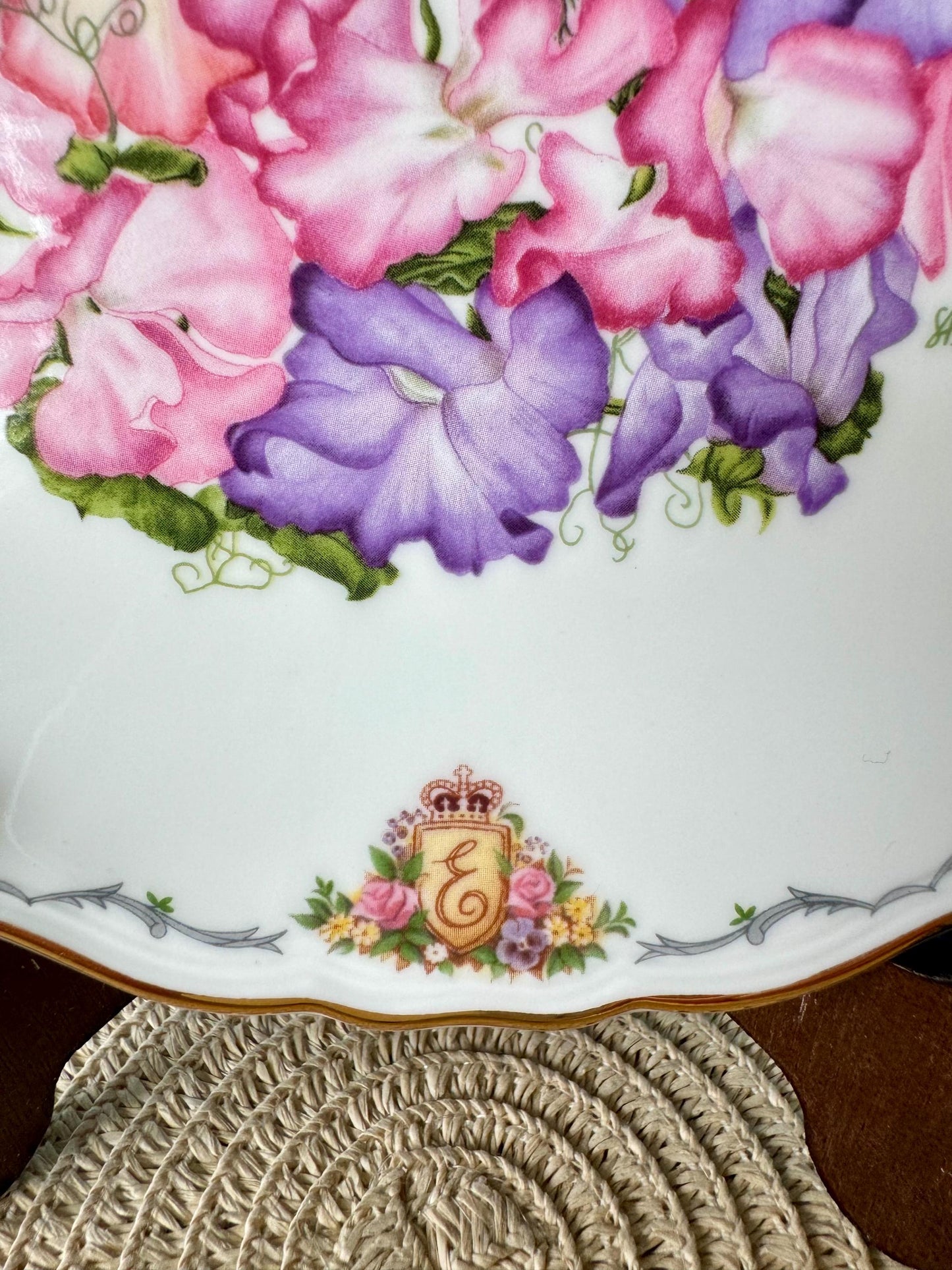 Vintage Royal Albert Vintage 1990's Bone China Sweet Peas Design 22CM Plate, Queen Mother's Favourite Flowers, Sarah Schofield, Made England