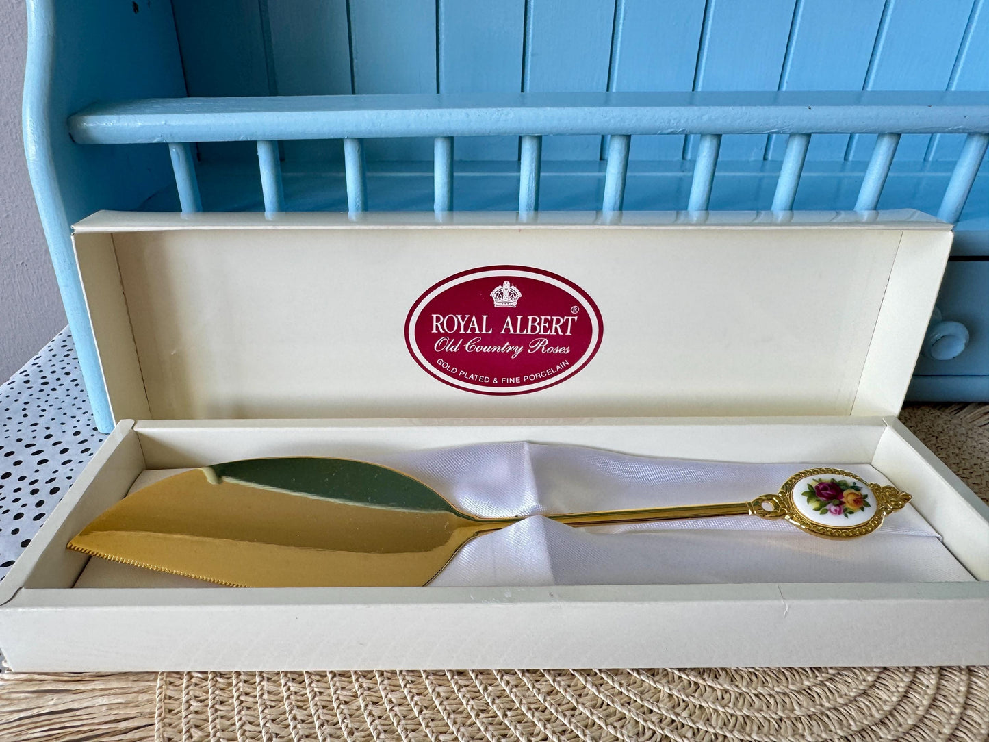 Vintage Very Collectible 'New' Royal Albert "Old Country Roses" Golden Cake or Pie Slicer 23.5cm, In Original Box, Bone China, Made in Japan