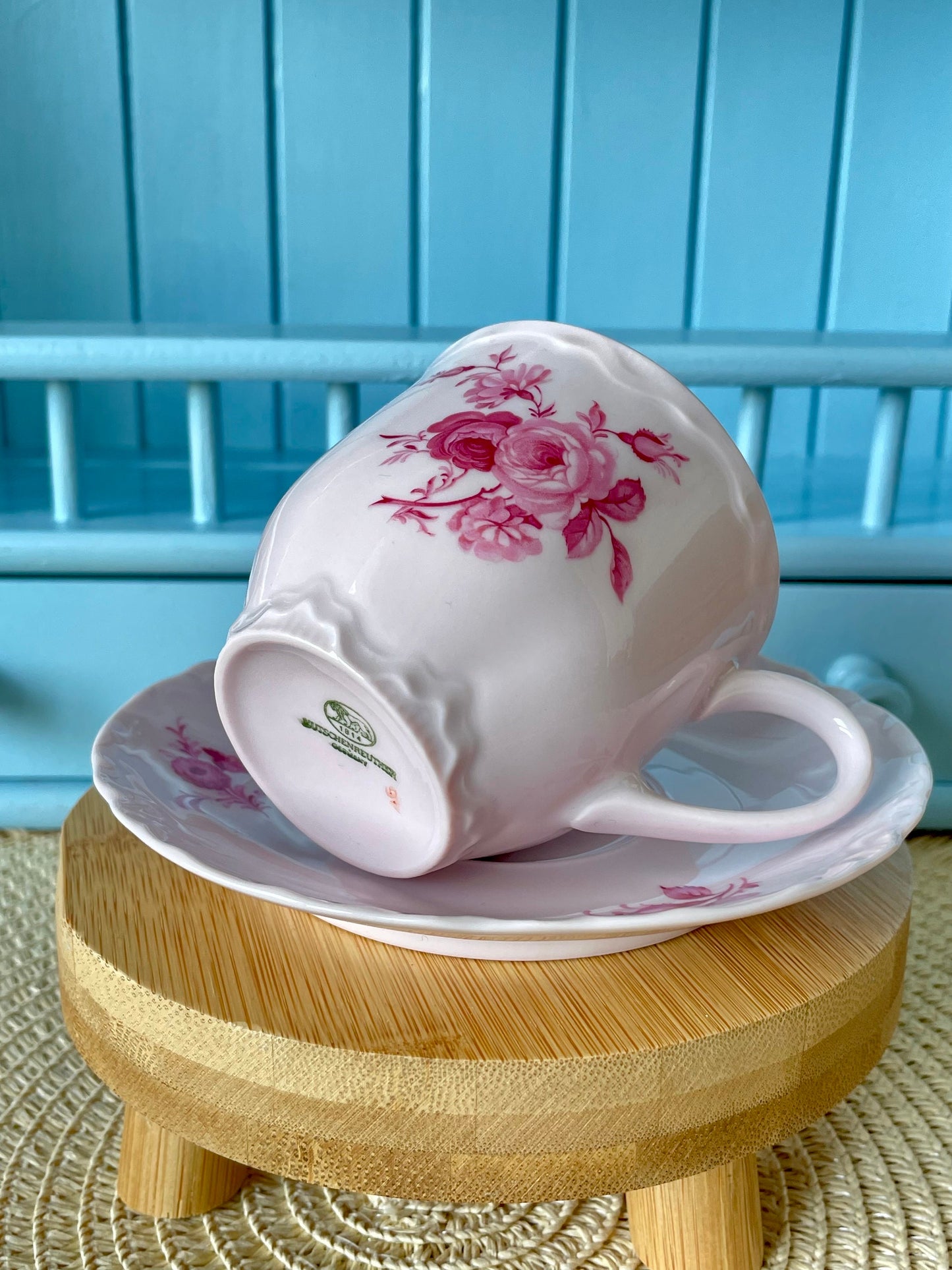Pink Porcelain Elegance: Hutschenreuther Teacup & Saucer with Sculptured Rim, Rose Decor – A Unique Gift of Timeless Charm Made in Germany