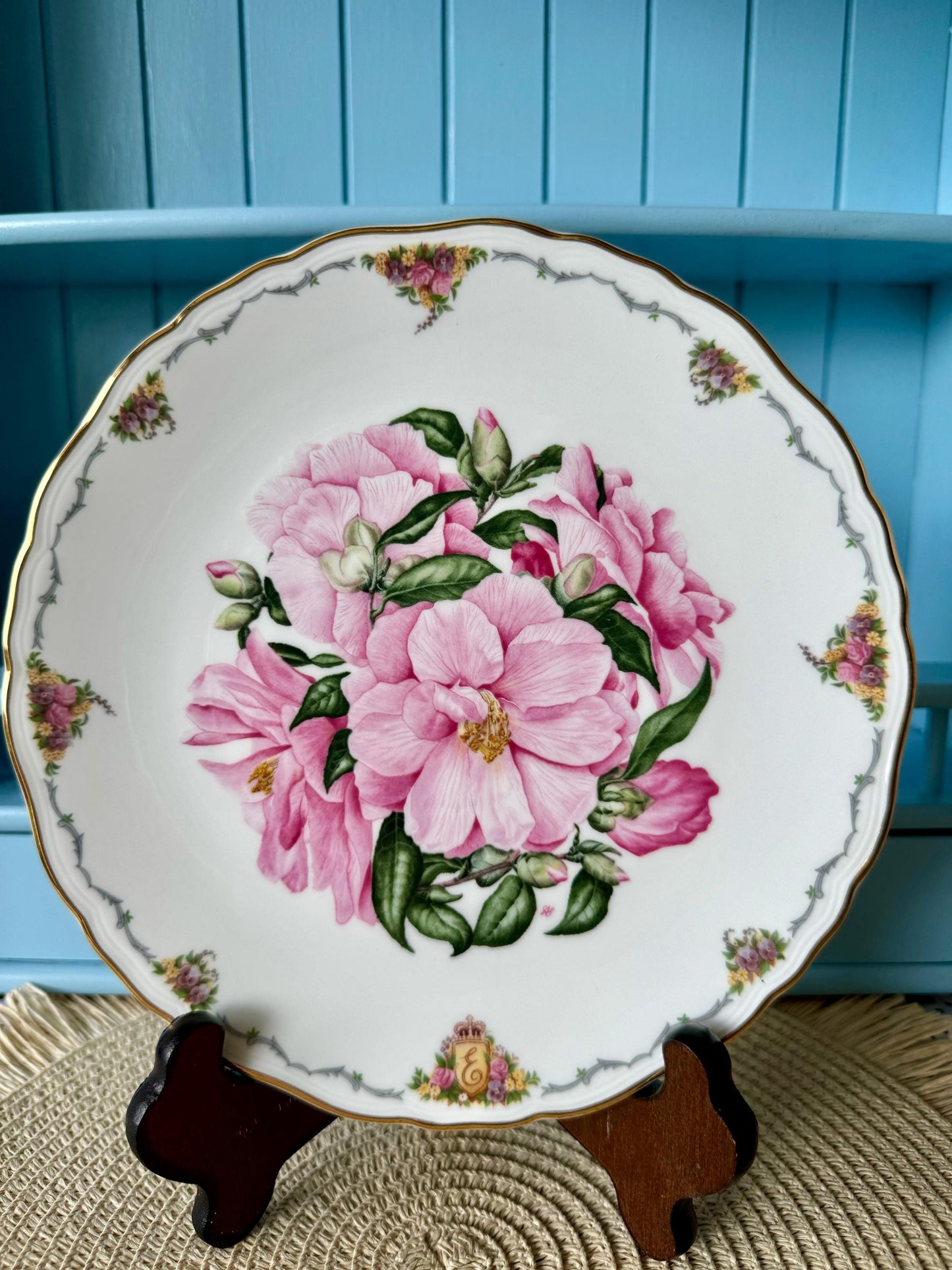 Vintage Royal Albert Vintage 1990's Bone China Camellia Design 22 CM Plate, Queen Mother's Favourite Flowers, Sarah Schofield, Made England
