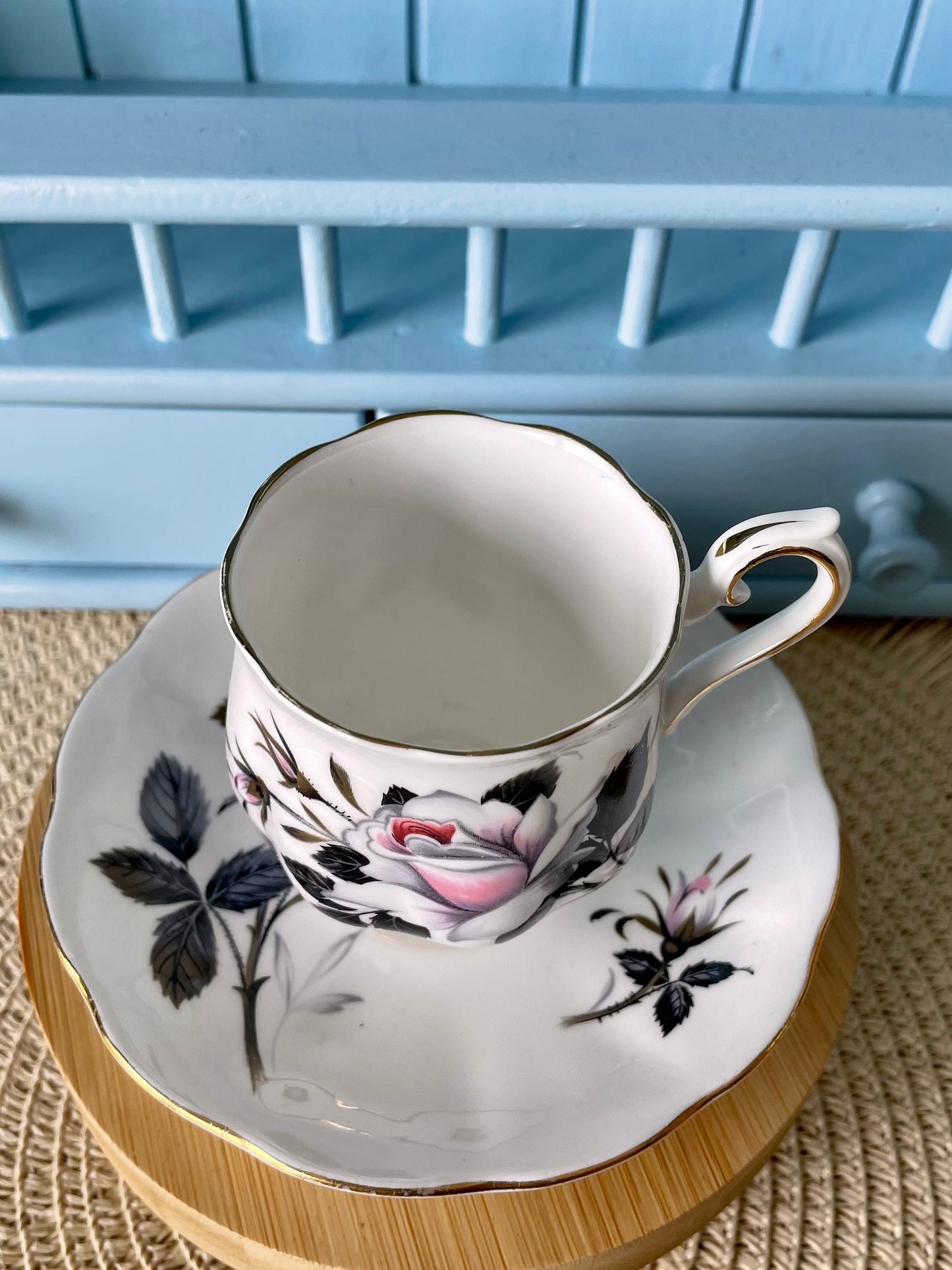 Vintage Royal Albert Queen's Messenger Espresso Cup & Saucer Set - Fine Bone China, Made in England, Pre-Owned, Adorned with Delicate Roses