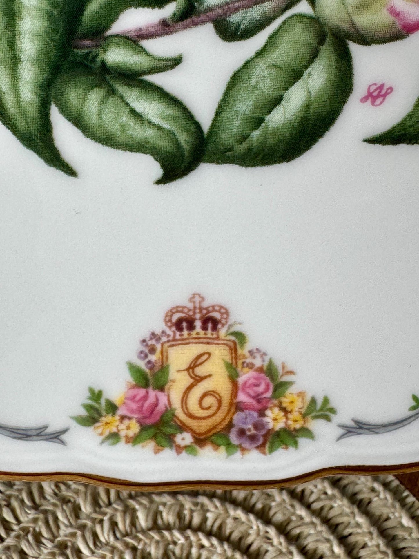 Vintage Royal Albert Vintage 1990's Bone China Camellia Design 22 CM Plate, Queen Mother's Favourite Flowers, Sarah Schofield, Made England