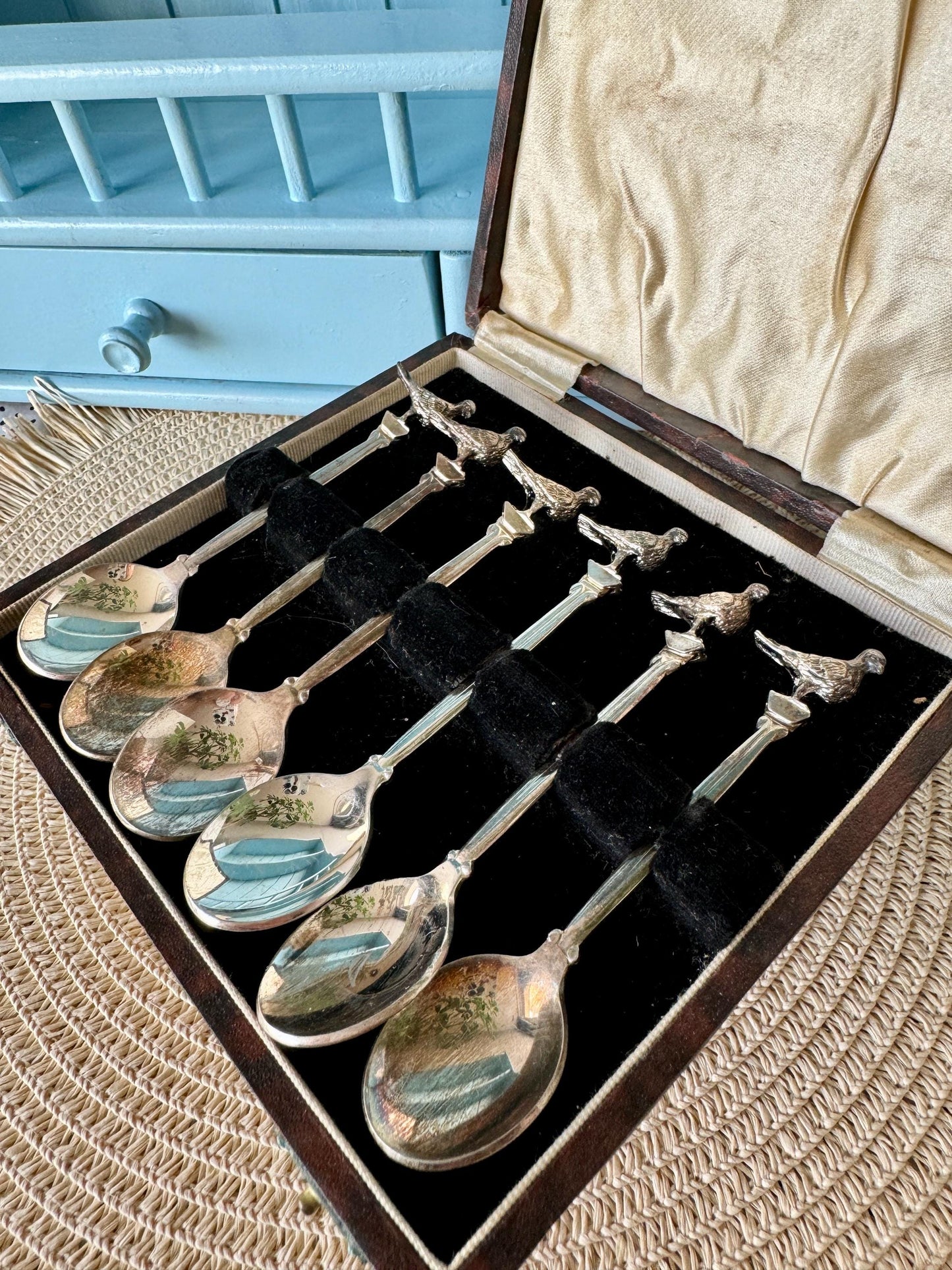 Beautiful and Rare Dutch "Douwe Egberts D.E 90" 6 Vintage Collectible Dove Teaspoons, Comes in Original Box, Silver Plated, Made in Holland