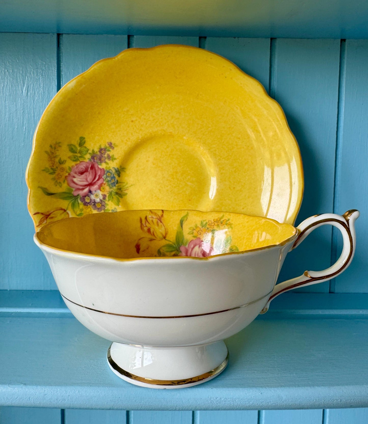 Rare Set of 4 Vintage Paragon Double Warrant Teacups – Egg Yolk Yellow Interior, 1920s–30s Antique China Truly Unique Find, Made in England