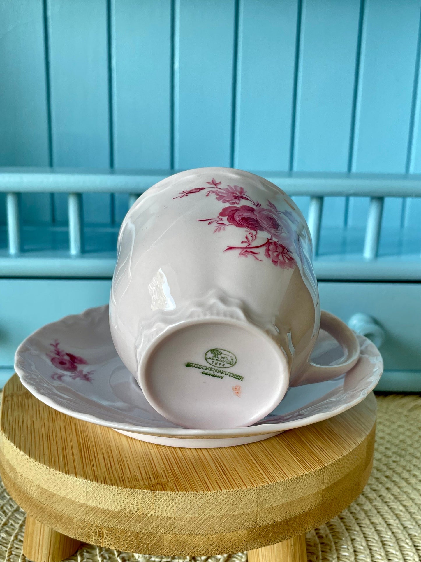 Pink Porcelain Elegance: Hutschenreuther Teacup & Saucer with Sculptured Rim, Rose Decor – A Unique Gift of Timeless Charm Made in Germany