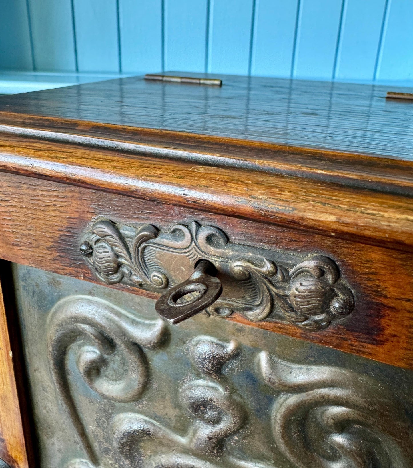 Antique 1920s Oak Pipe Cabinet with 6 Original Pipes & Key, Vintage Tobacco Box, Smoking Memorabilia Collectible Fathers Day Gift, England