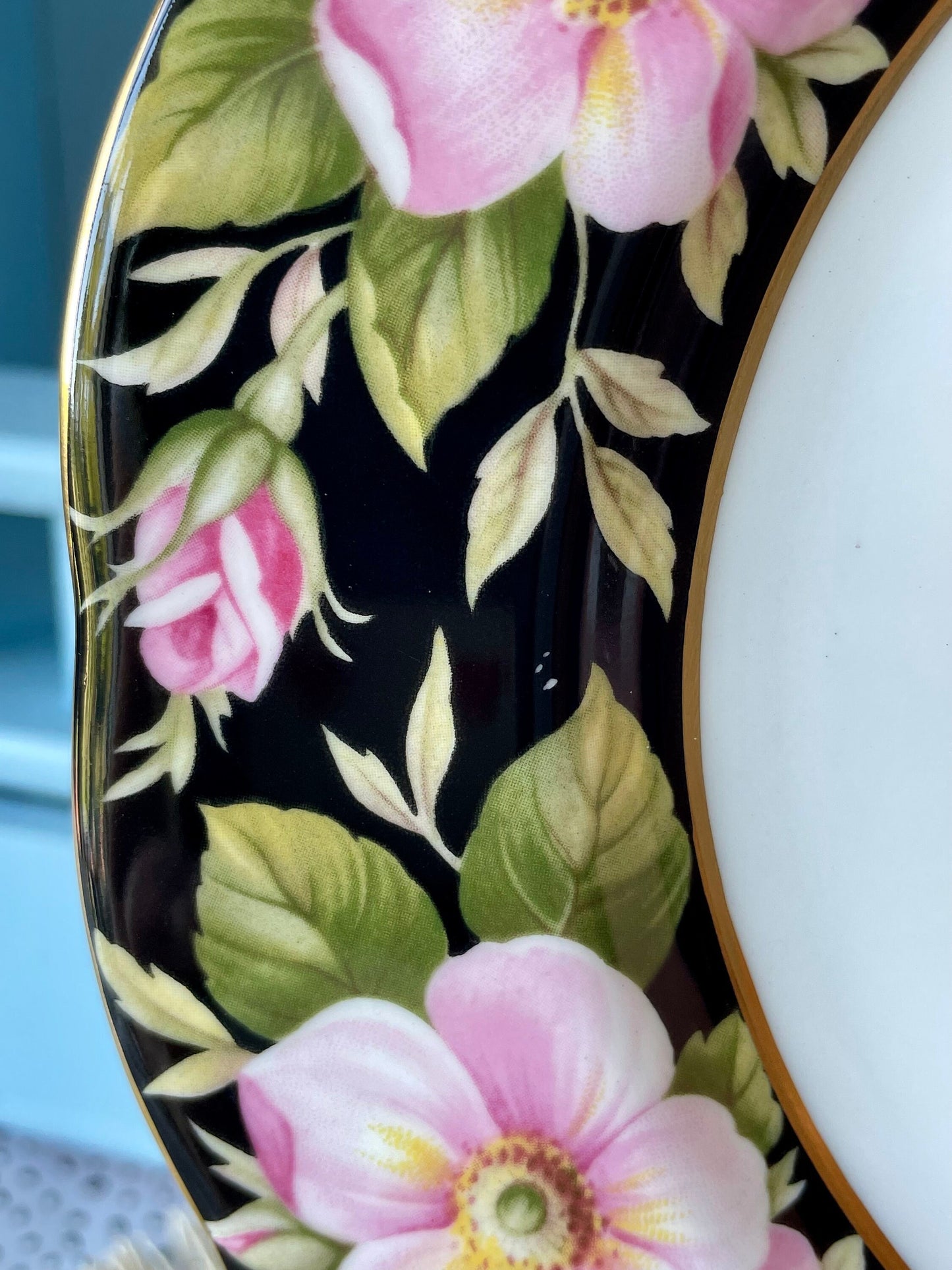 Royal Albert Alberta Rose Teapot & Cake Stand Set, Provincial Flowers Series, Vintage Bone China, Black Floral Chintz, Gift-Ready, England
