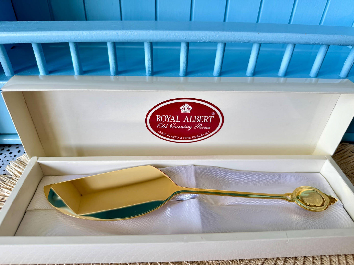 Vintage Very Collectible 'New' Royal Albert "Old Country Roses" Golden Cake or Pie Slicer 23.5cm, In Original Box, Bone China, Made in Japan