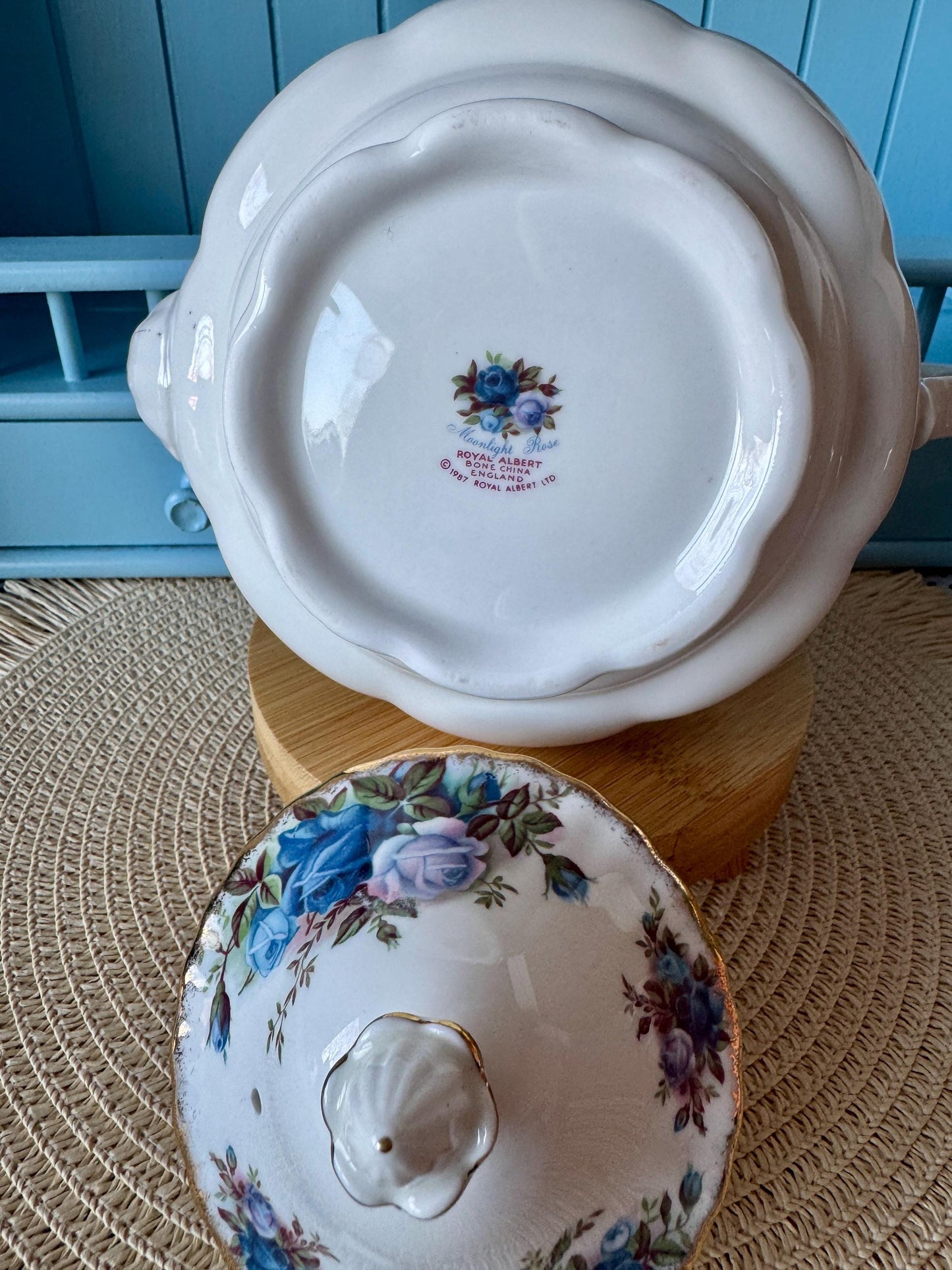 Very Rare Hard To Find "Medium" Royal Albert "Moonlight Rose" Tea Pot, Beautiful 0,8L TeaPot, Fine Bone China, Blue Roses Decor, England