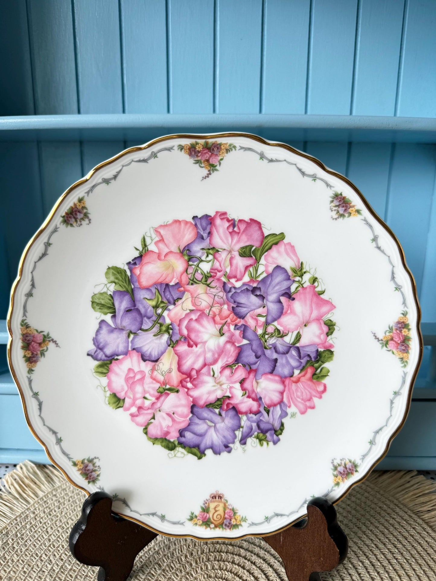 Vintage Royal Albert Vintage 1990's Bone China Sweet Peas Design 22CM Plate, Queen Mother's Favourite Flowers, Sarah Schofield, Made England
