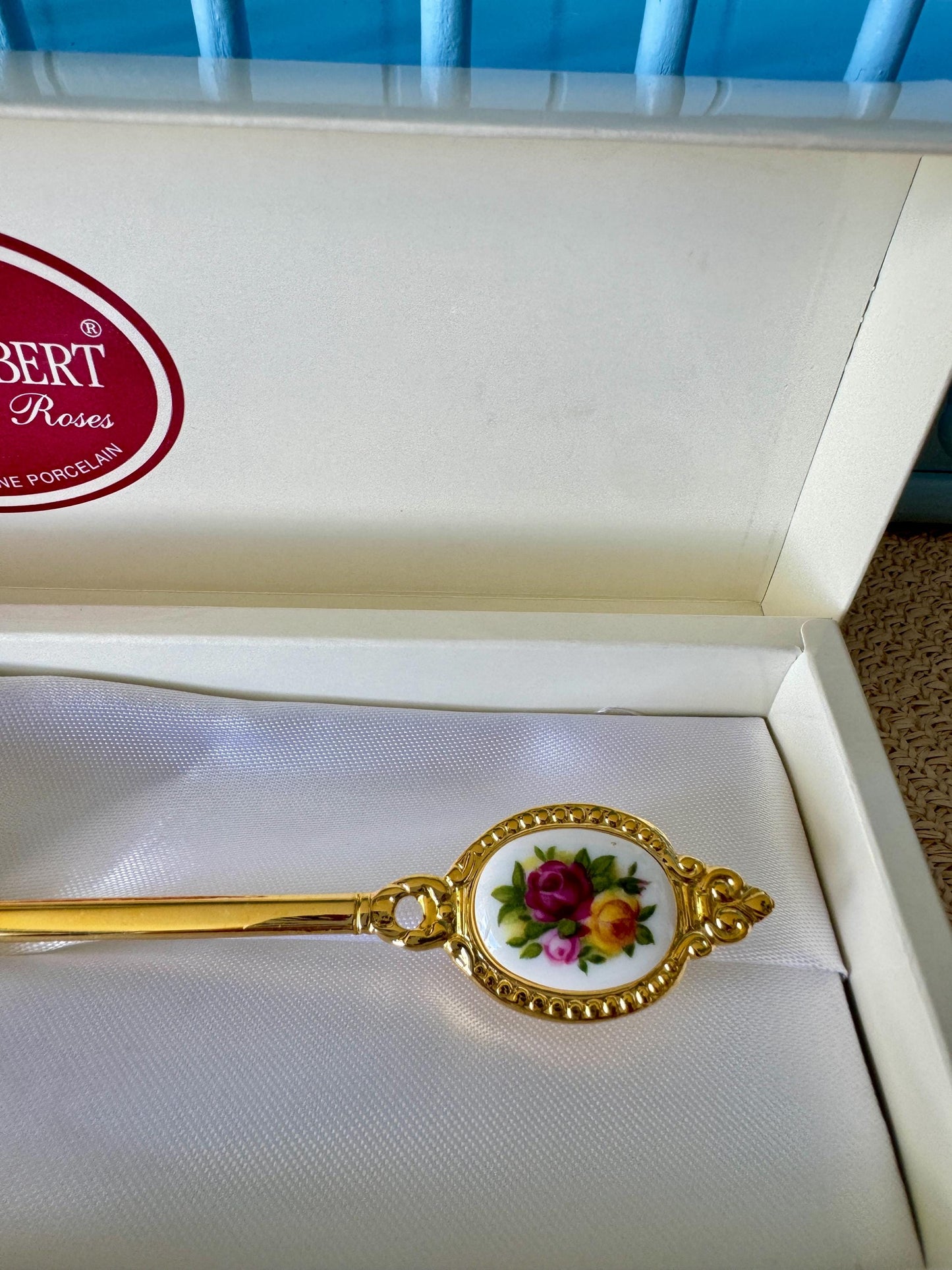 Vintage Very Collectible 'New' Royal Albert "Old Country Roses" Golden Cake or Pie Slicer 23.5cm, In Original Box, Bone China, Made in Japan