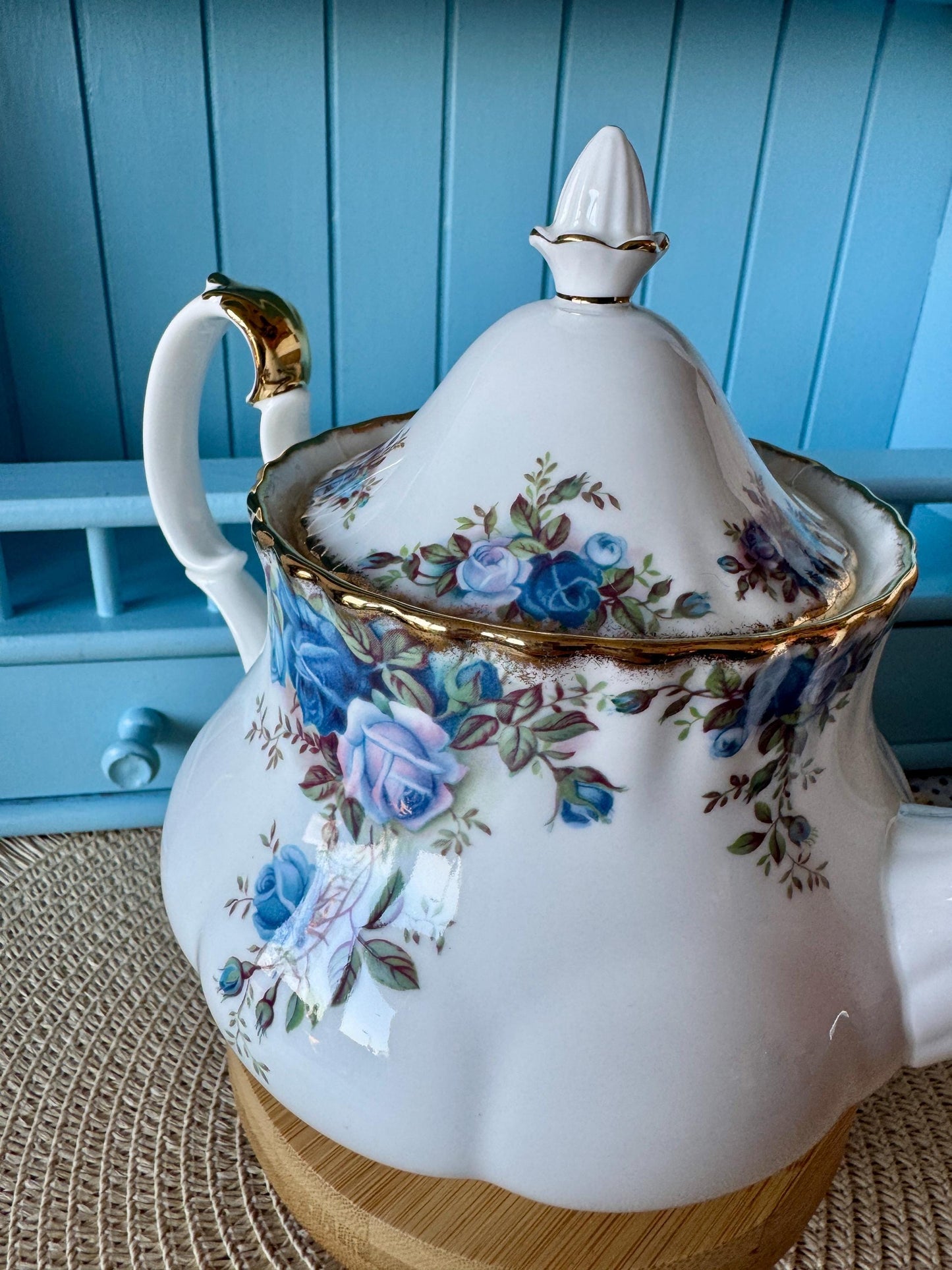 Very Rare Hard To Find "Medium" Royal Albert "Moonlight Rose" Tea Pot, Beautiful 0,8L TeaPot, Fine Bone China, Blue Roses Decor, England