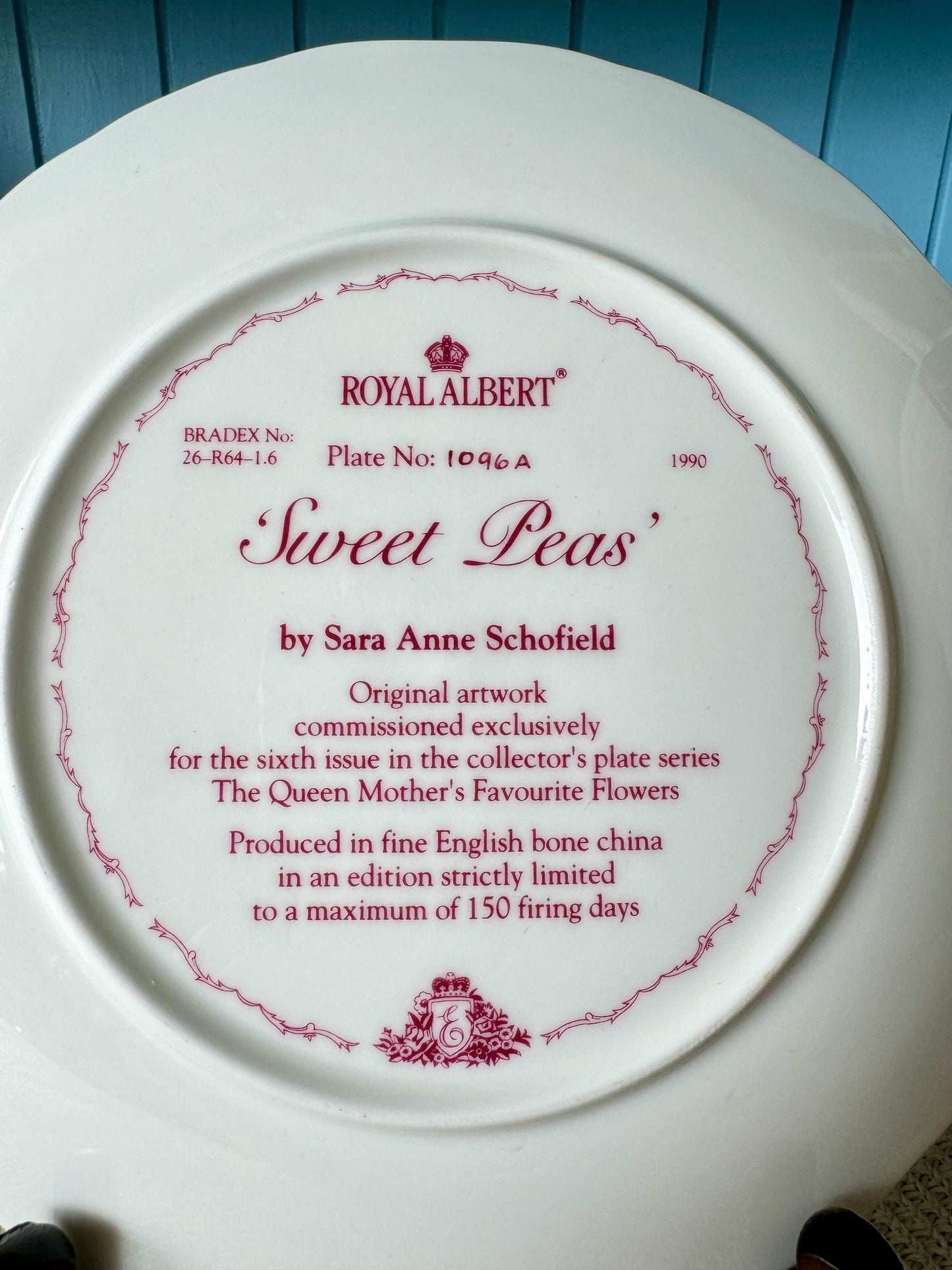 Vintage Royal Albert Vintage 1990's Bone China Sweet Peas Design 22CM Plate, Queen Mother's Favourite Flowers, Sarah Schofield, Made England