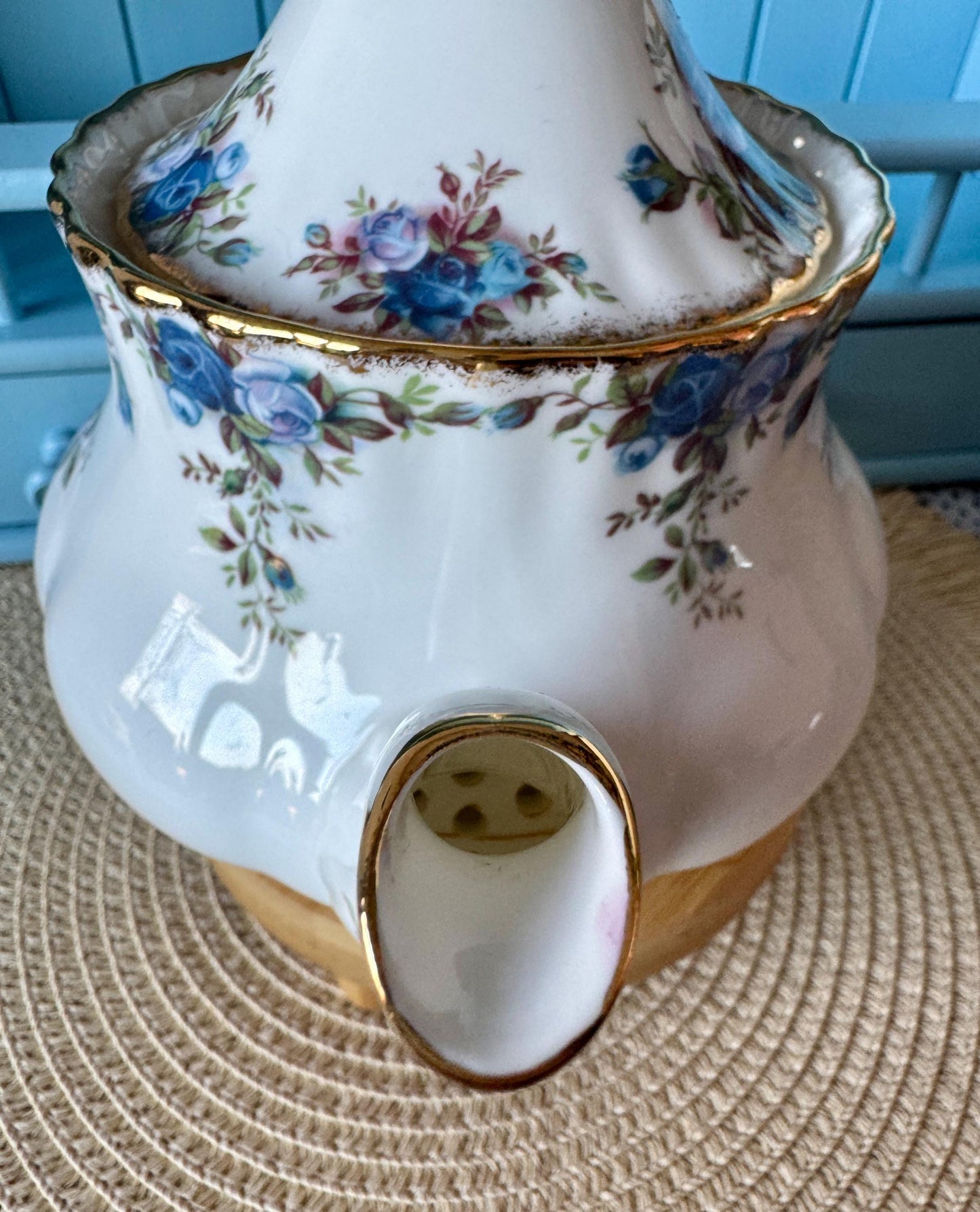 Very Rare Hard To Find "Medium" Royal Albert "Moonlight Rose" Tea Pot, Beautiful 0,8L TeaPot, Fine Bone China, Blue Roses Decor, England