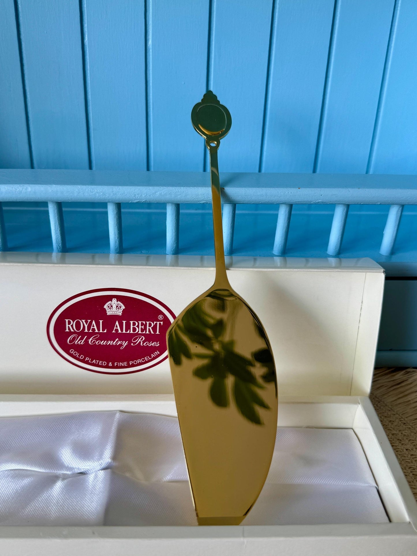 Vintage Very Collectible 'New' Royal Albert "Old Country Roses" Golden Cake or Pie Slicer 23.5cm, In Original Box, Bone China, Made in Japan