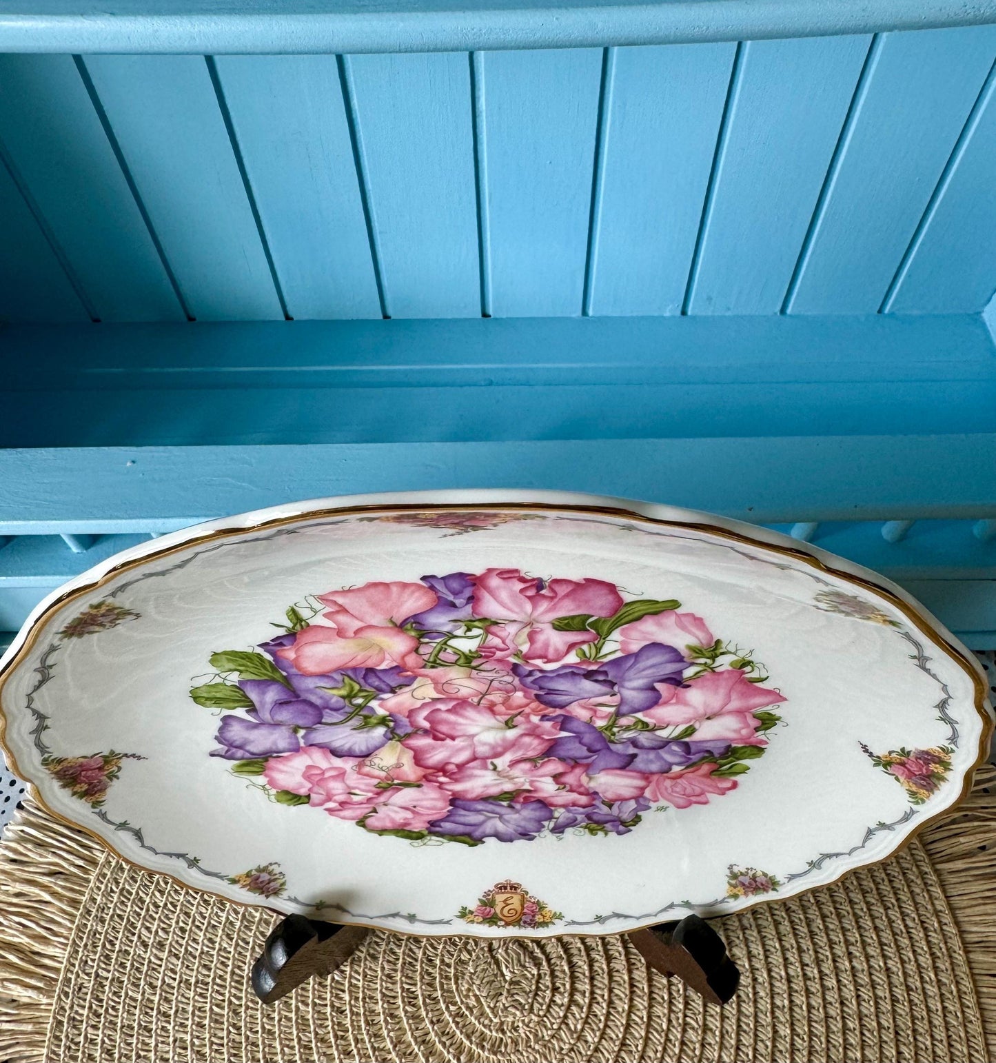 Vintage Royal Albert Vintage 1990's Bone China Sweet Peas Design 22CM Plate, Queen Mother's Favourite Flowers, Sarah Schofield, Made England