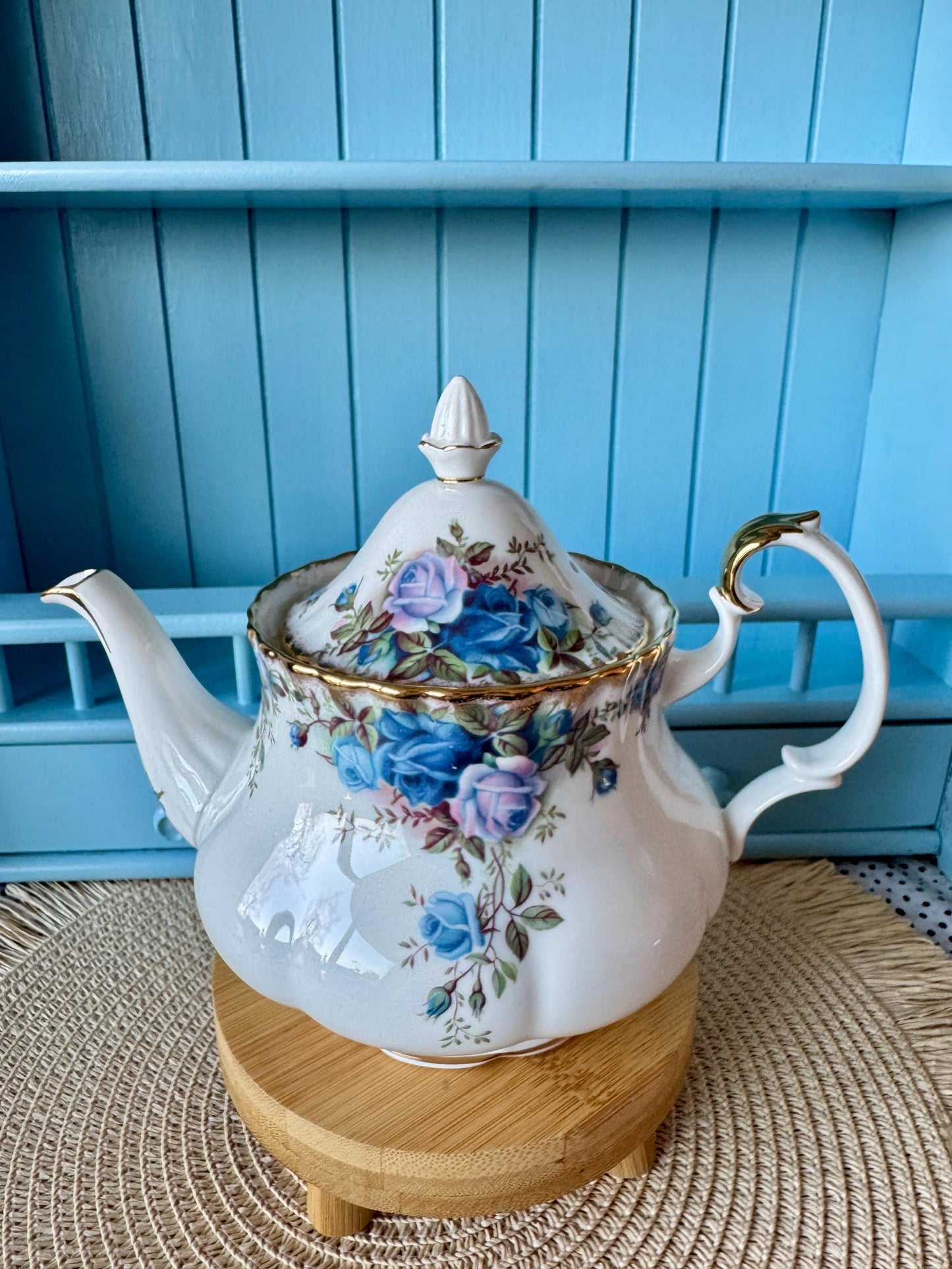 Very Rare Hard To Find "Medium" Royal Albert "Moonlight Rose" Tea Pot, Beautiful 0,8L TeaPot, Fine Bone China, Blue Roses Decor, England