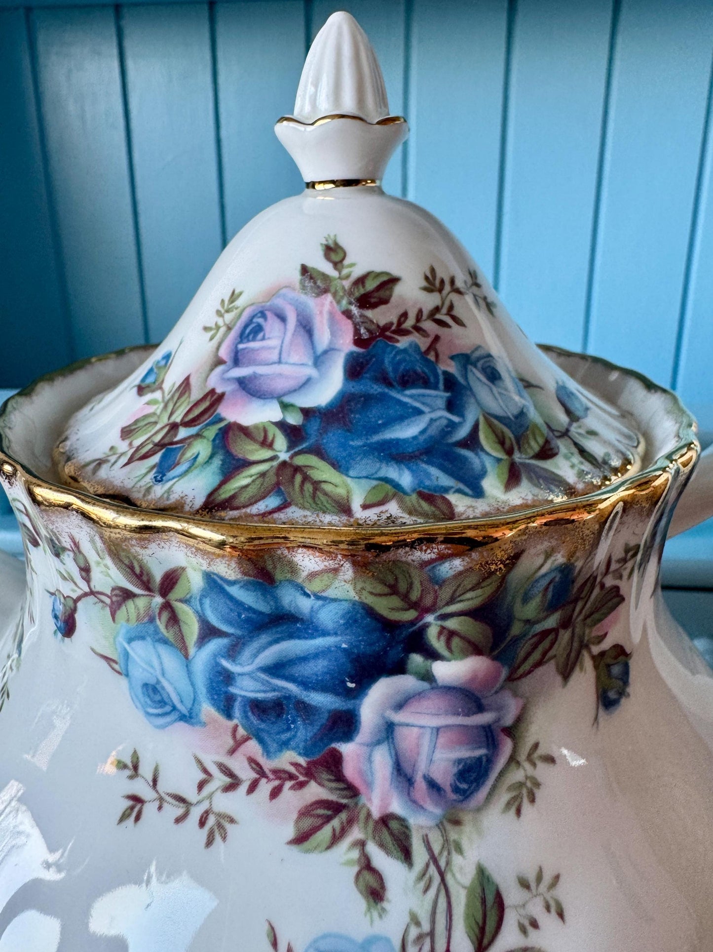 Very Rare Hard To Find "Medium" Royal Albert "Moonlight Rose" Tea Pot, Beautiful 0,8L TeaPot, Fine Bone China, Blue Roses Decor, England