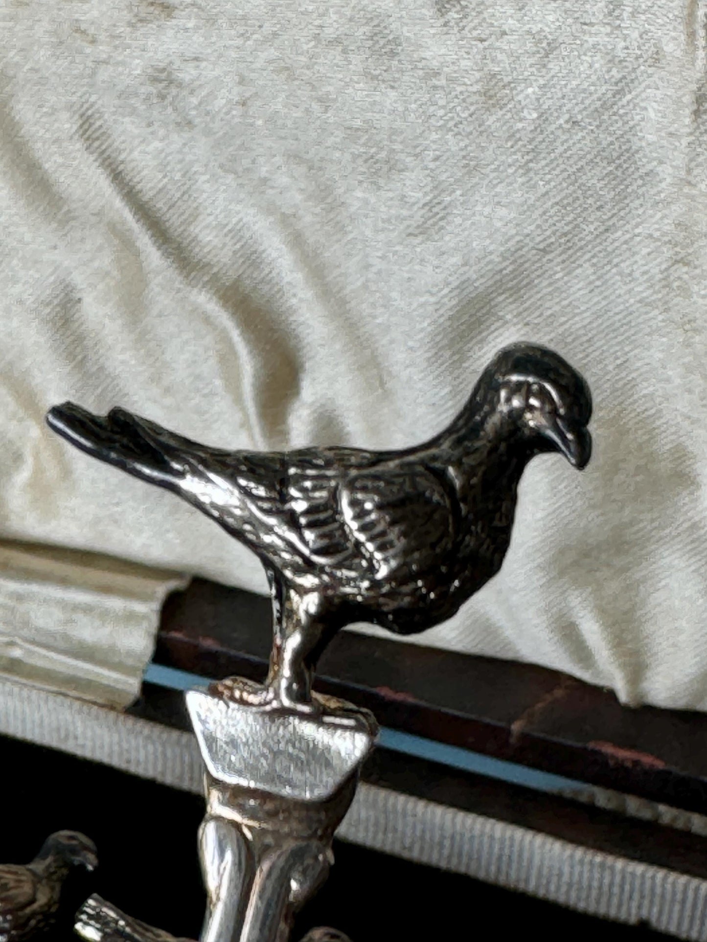 Beautiful and Rare Dutch "Douwe Egberts D.E 90" 6 Vintage Collectible Dove Teaspoons, Comes in Original Box, Silver Plated, Made in Holland