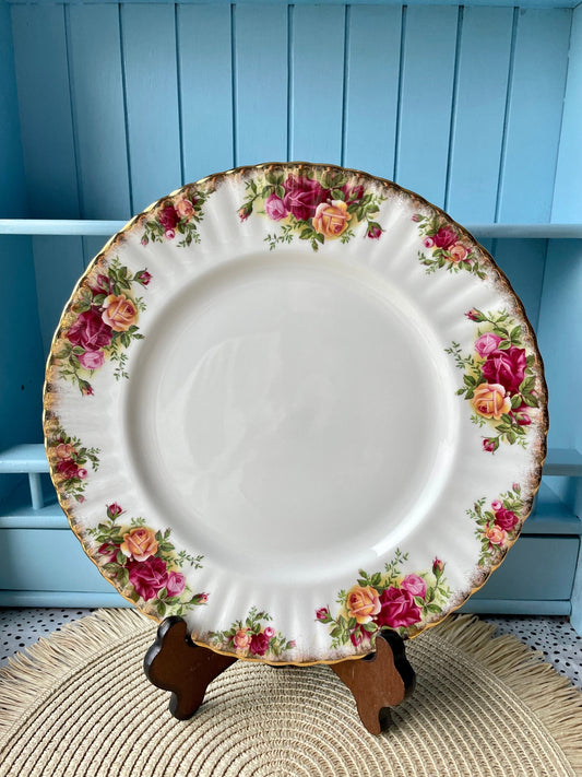 Beautiful Vintage Royal Albert Old Country Roses Dinner Plat
