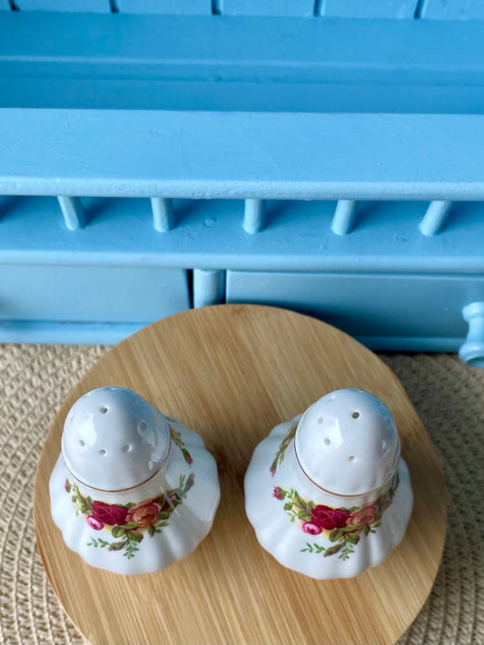 Vintage 1960's Royal Albert "Old Country Roses" Salt & Peppe