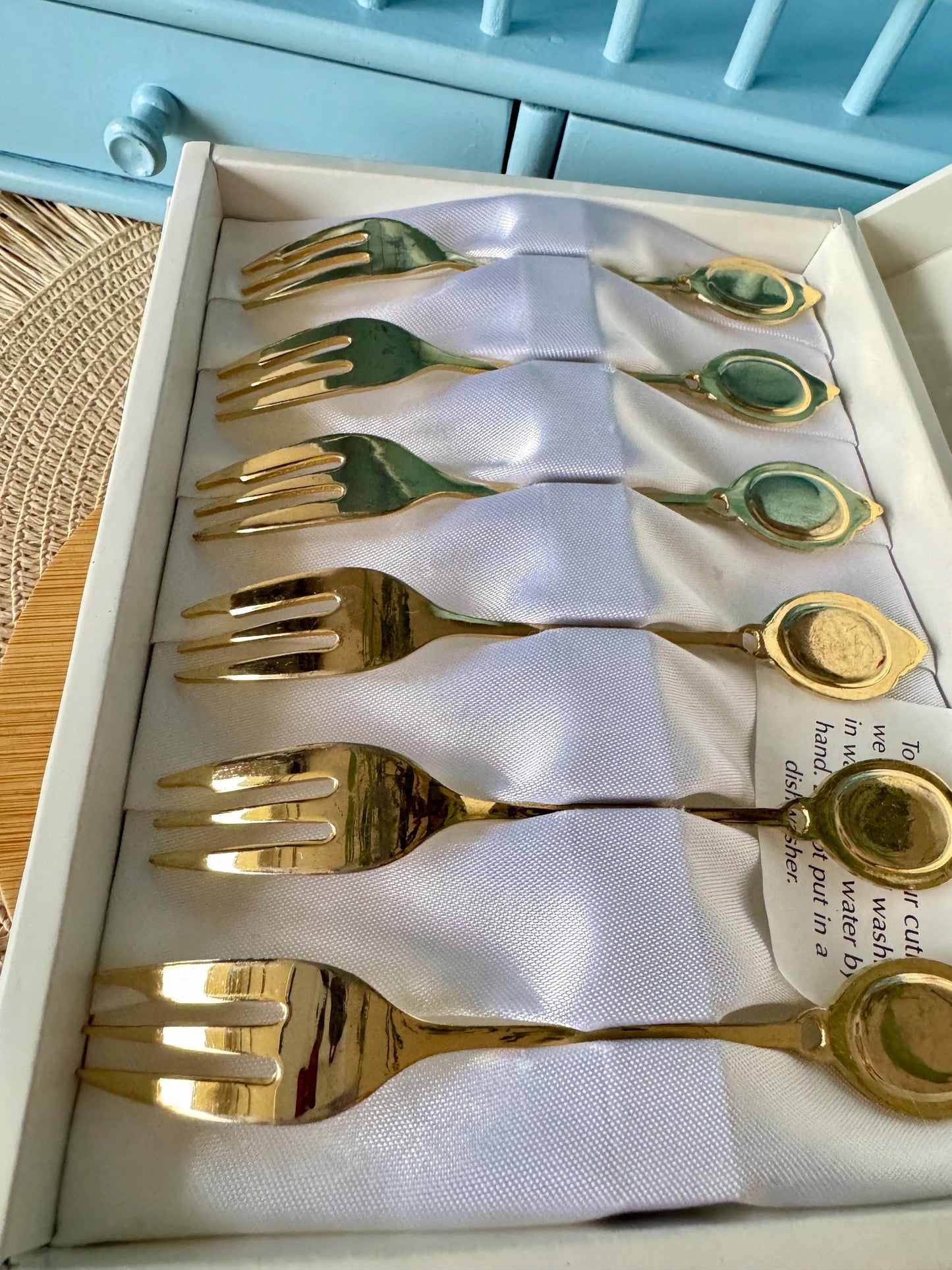 Set of 6 Vintage Hard to Find Very Collectible *Used* Royal