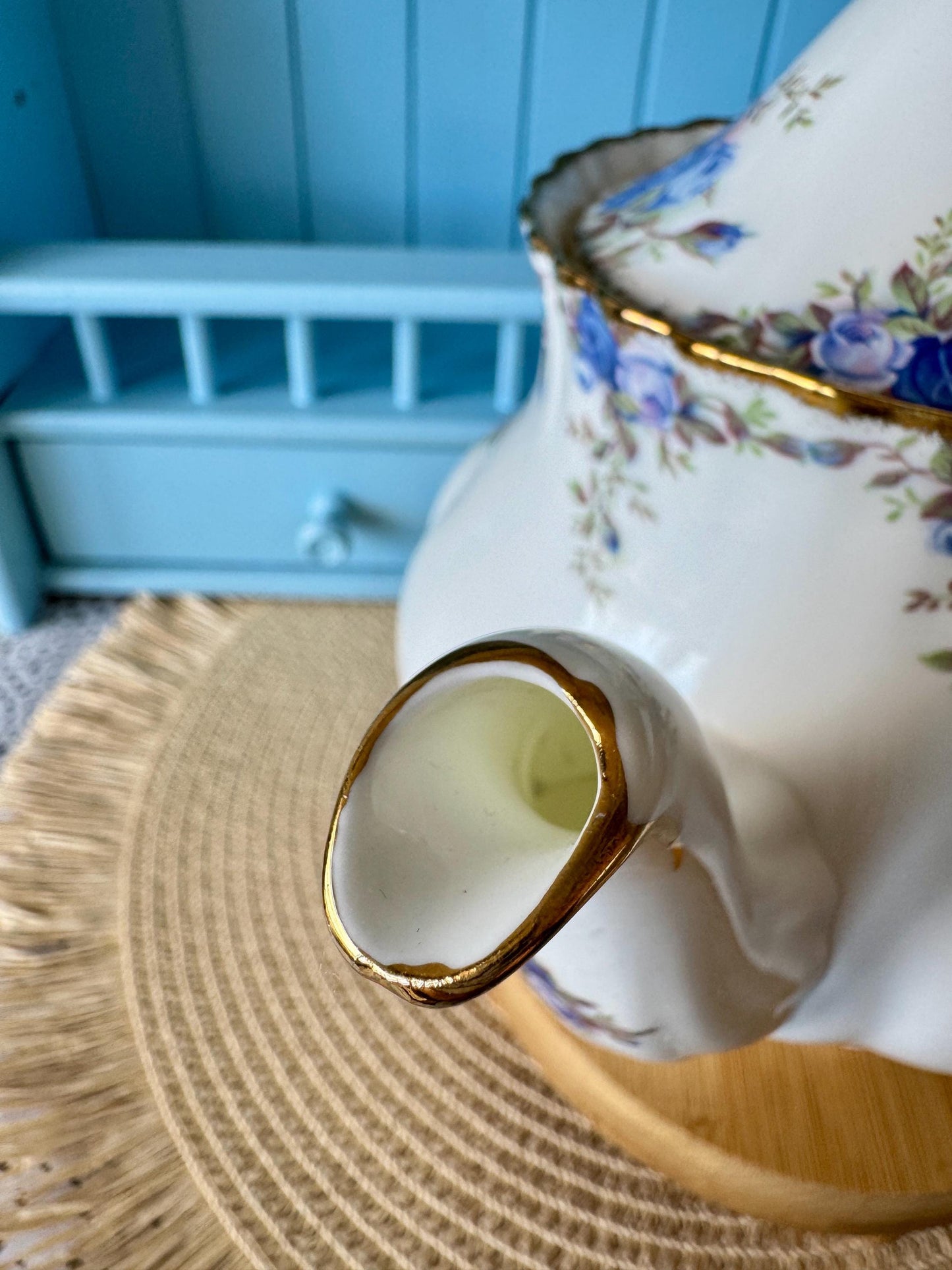 Very Rare Hard To Find "Large" Royal Albert "Moonlight Rose"