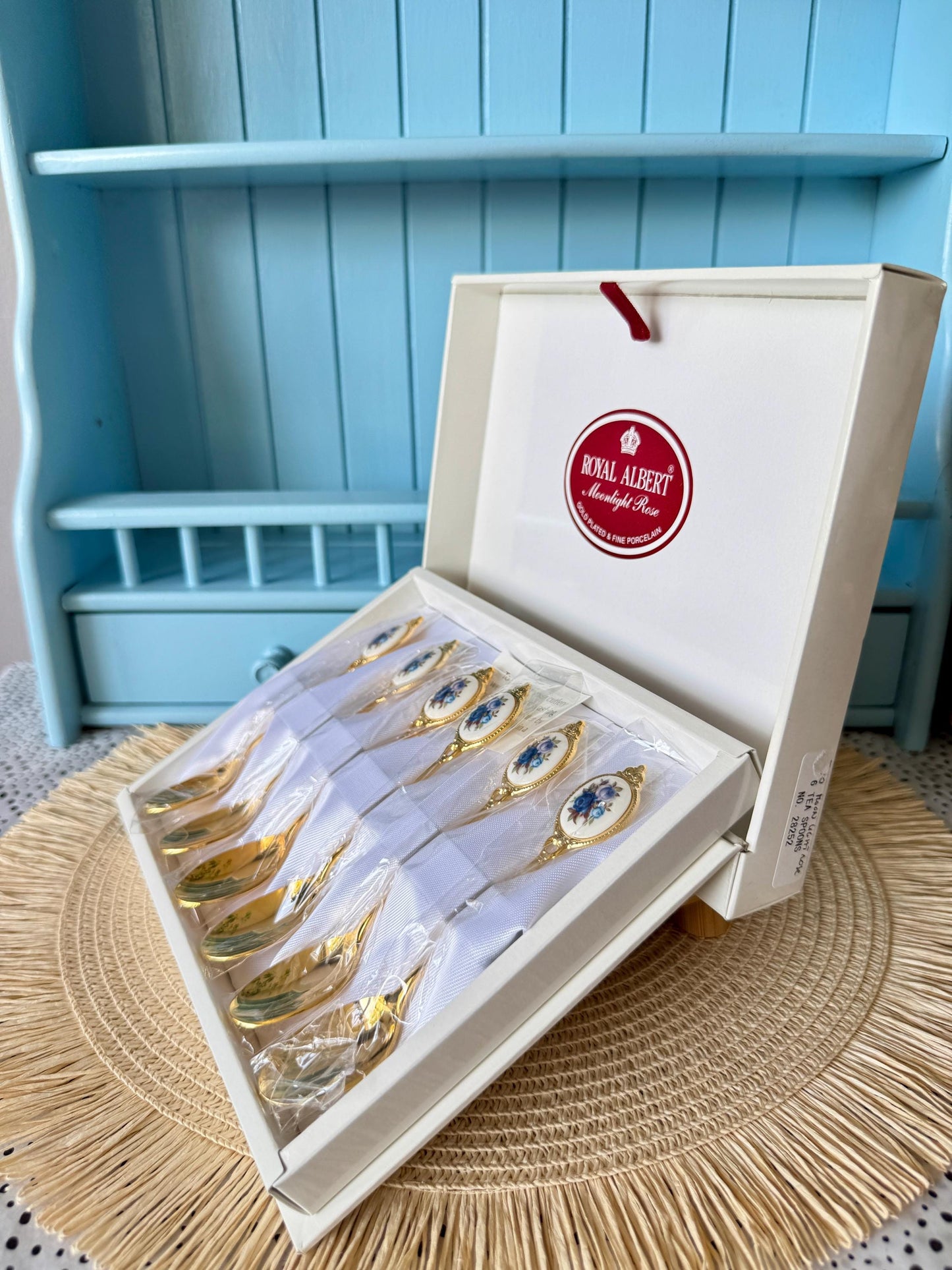 Vintage Set of 6 Vintage Hard to Find Very Collectible Royal