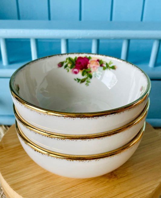 Set of 3 Rare Vintage, Collectible Royal Albert Old Country Roses, Concorde Fruit / Salade Bowls, Bone China, Pretty Red Rose Decor, England