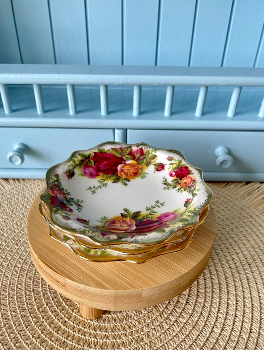 Vintage Royal Albert Old Country Roses, Set of 3 Petit Four Dishes, Fine Bone China, Beautiful Red Yellow Roses Gold Decor, Made in England