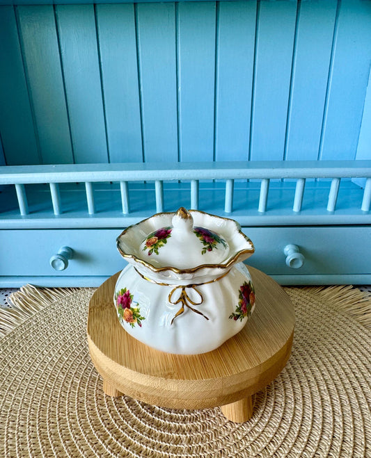 Vintage Royal Albert "Old Country Roses" Dorothy Jar, Trinket Jar, Sugar Jar, Dorothy Gale, Bone China, Beautiful Red Roses Decor, England