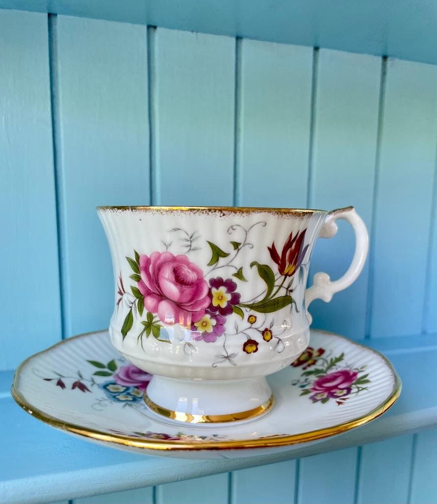 Vintage Royal Stratford Fine Bone China Teacup And Saucer, Pink And Red Flowers, Perfect Gold, Stratford Fine Bone China Made in England