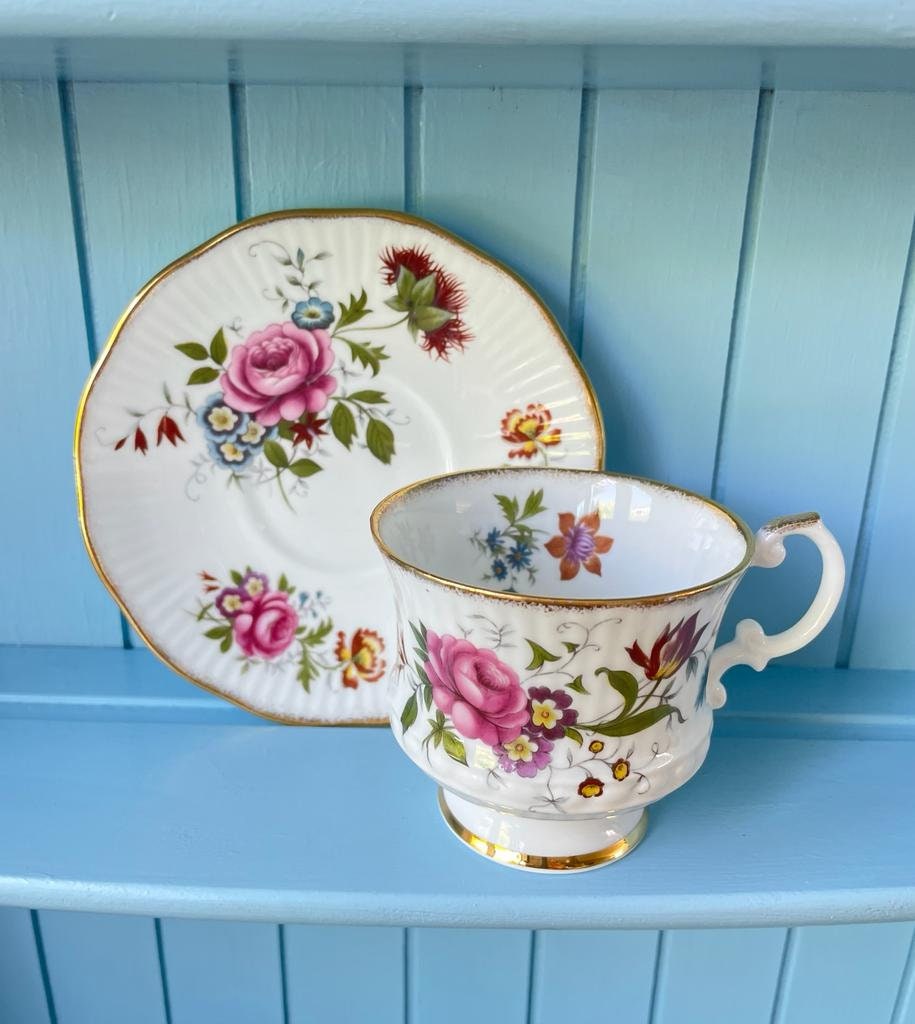 Vintage Royal Stratford Fine Bone China Teacup And Saucer, Pink And Red Flowers, Perfect Gold, Stratford Fine Bone China Made in England