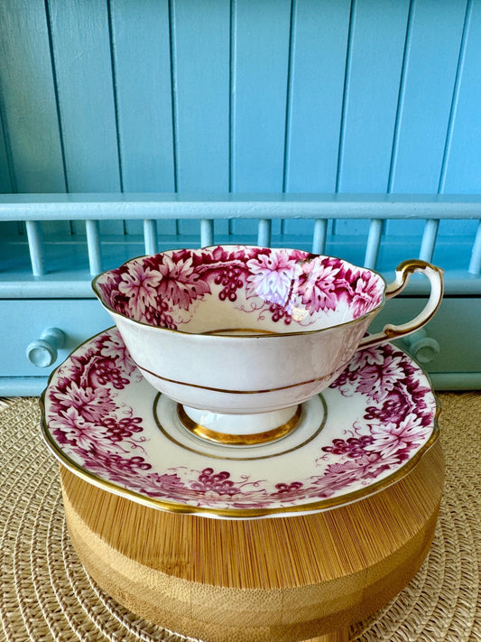 Very Rare Vintage 1940s Paragon Wine Red Leafs Gold Duo, Bone China, Floral Wine Leaf Design, Double Warrant, Appointment HM Queen Elizabeth