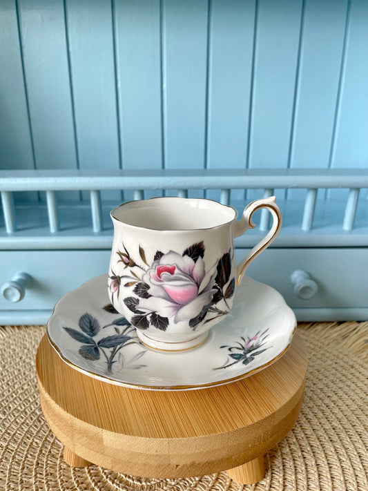 Vintage Royal Albert Queen's Messenger Espresso Cup & Saucer Set - Fine Bone China, Made in England, Pre-Owned, Adorned with Delicate Roses