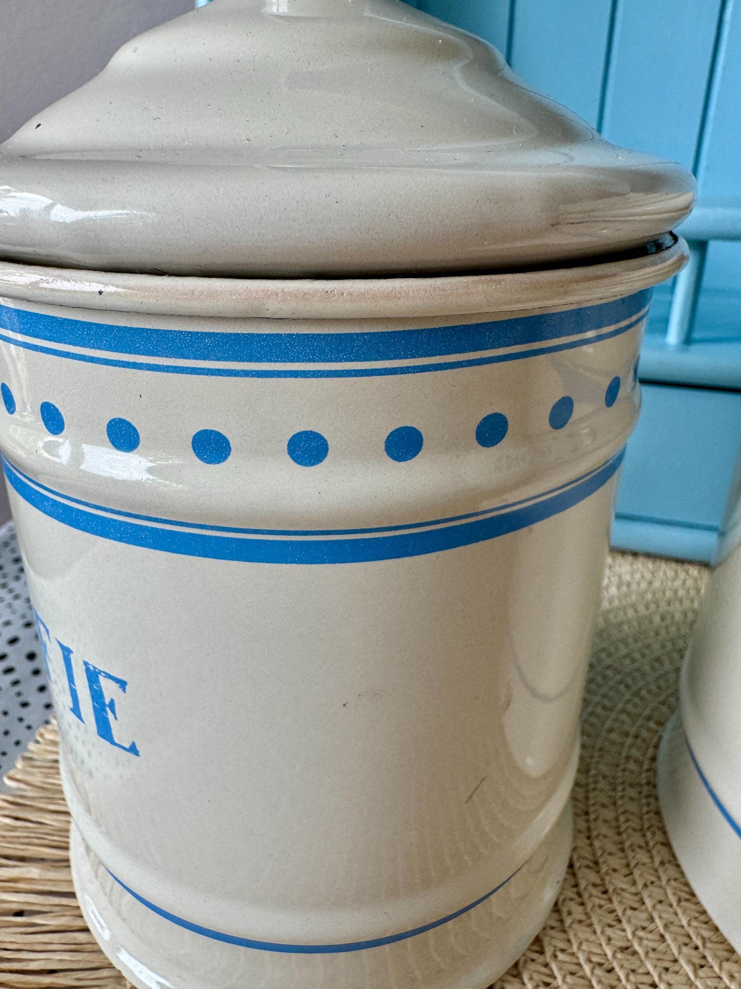 Rare Vintage Hard to Find and Very Collectible Dutch Enamel Canisters Set – Koffie Suiker Thee – 1960s Retro Storage Jars, Baby Blue & White