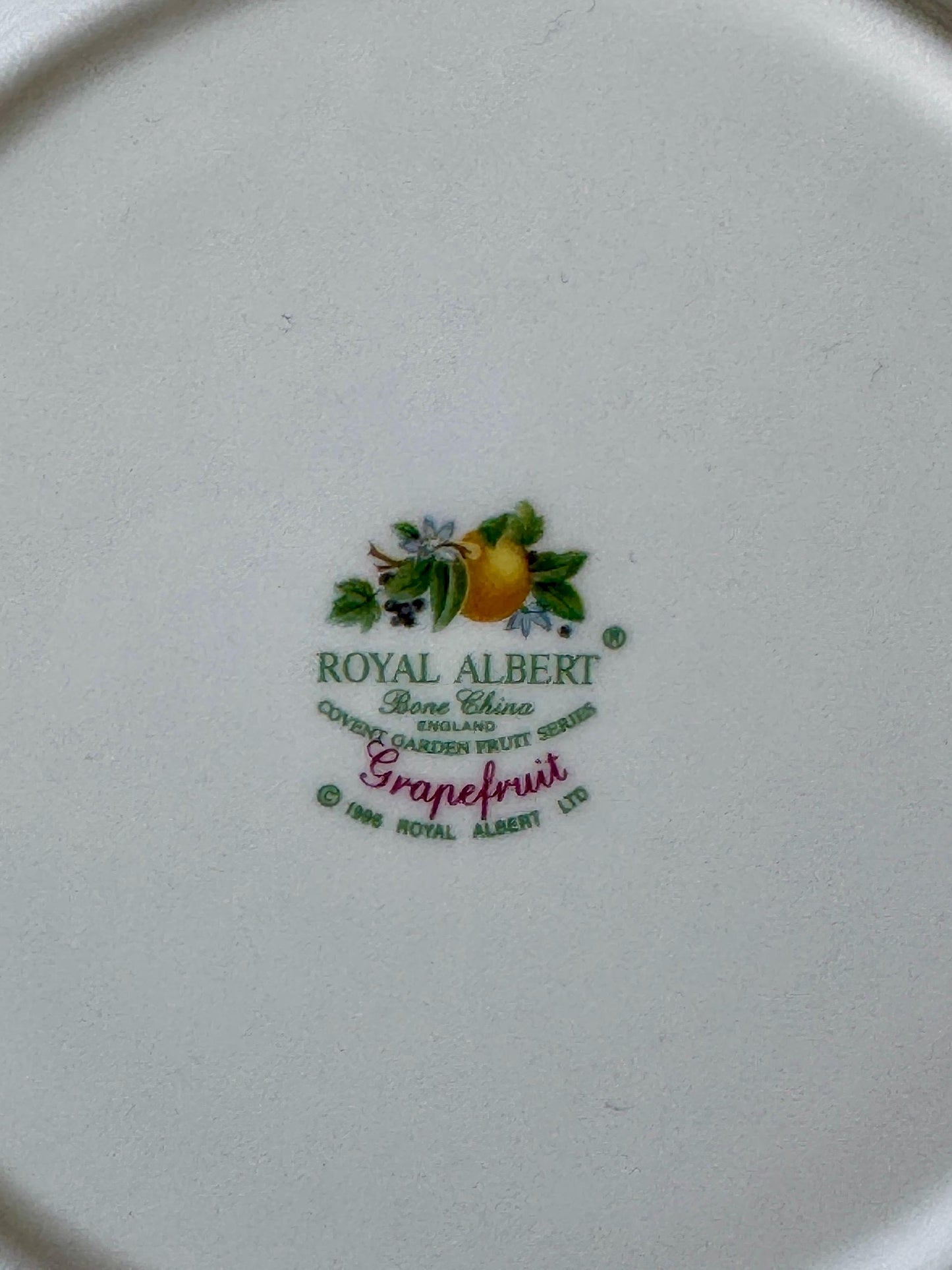 Vintage Royal Albert "Covent Garden" Cake Plates in Grapefruit, Peaches, Grapes, Damsons, Pears, Apples, Cake Plate 16cm,Bone China, England