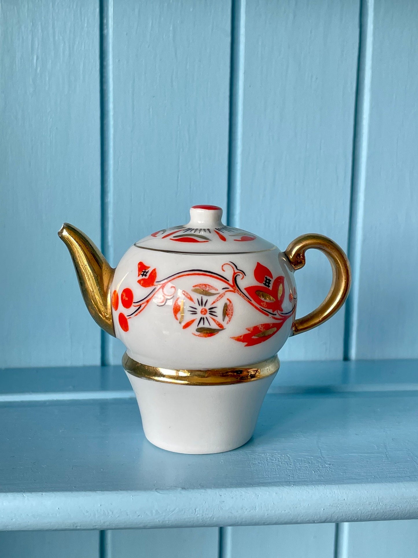 Rare Find, Vintage "Lomonosov" Samovar, Made in USSR, Orange and 22 Karat Golden Decanter, Previously Loved, Collectors Item, With Two Cups