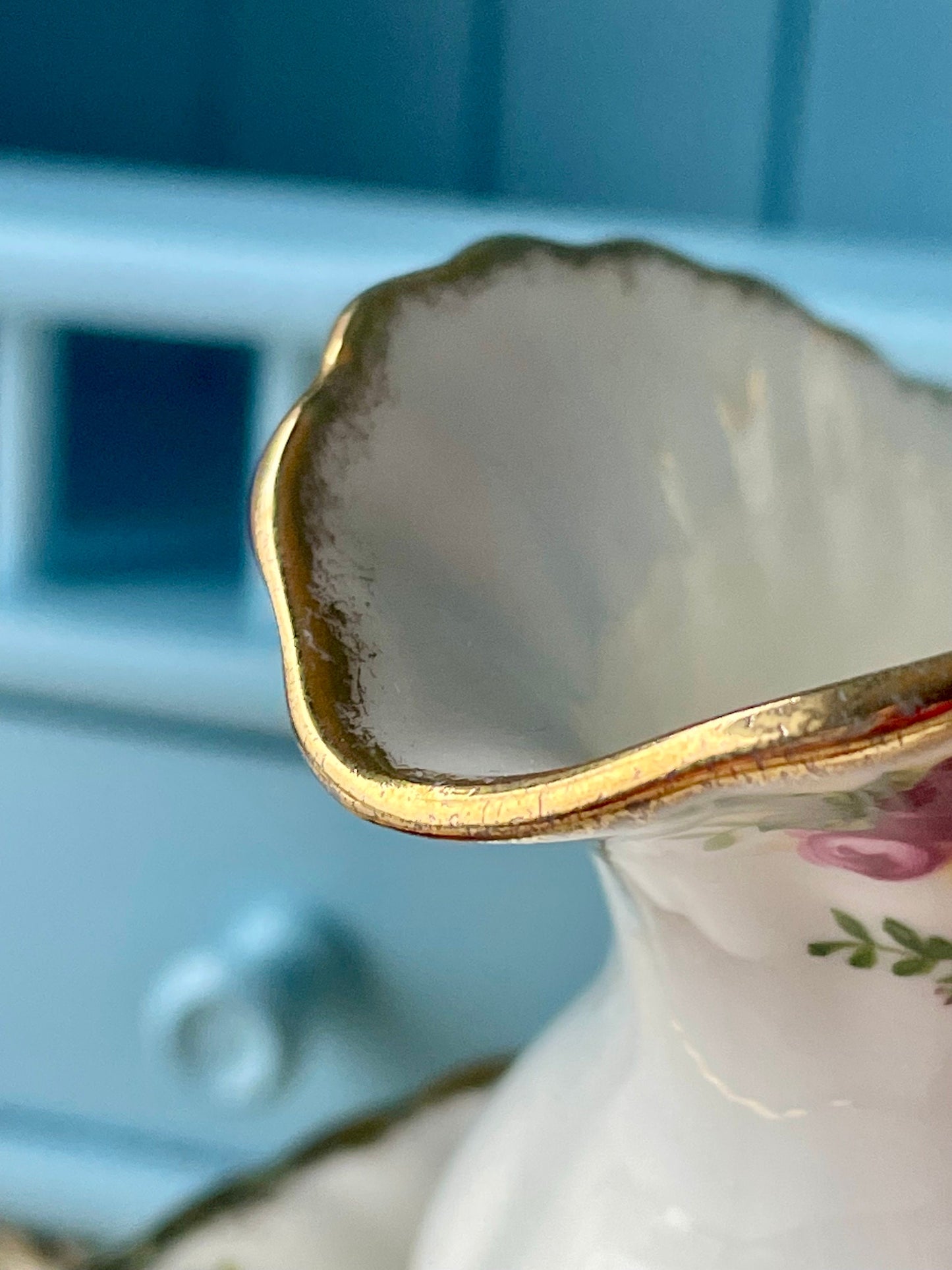 Very Rare Hard To Find Royal Albert "Old Country Roses" Gravy Jar on Platter, Beautiful Thick Gold, Fine Bone China, Red Rose Decor, England