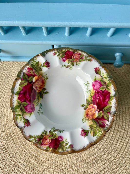 Rare Vintage, Collectible Royal Albert Old Country Roses, Round Ashtray, Peanut Or Candy Bowl, Bone China, Beautiful Red Rose Decor, England