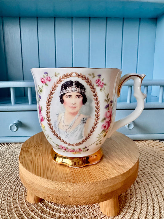 Mint Vintage Royal Albert "Queen Elizabeth" The Queen Mothers 100th Year, Bone China, Pretty Queen Elizabeth Portrait Decor, Gold, England