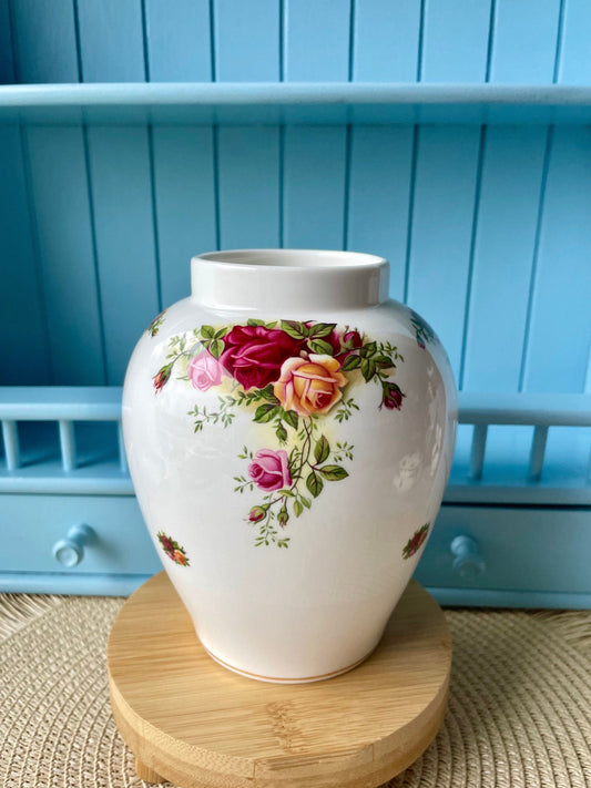 Vintage Royal Albert Old Country Roses Ginger Pot Vase: Collectible Vase, Fine Bone China, Beautiful Red Yellow Roses Decor, Made in England