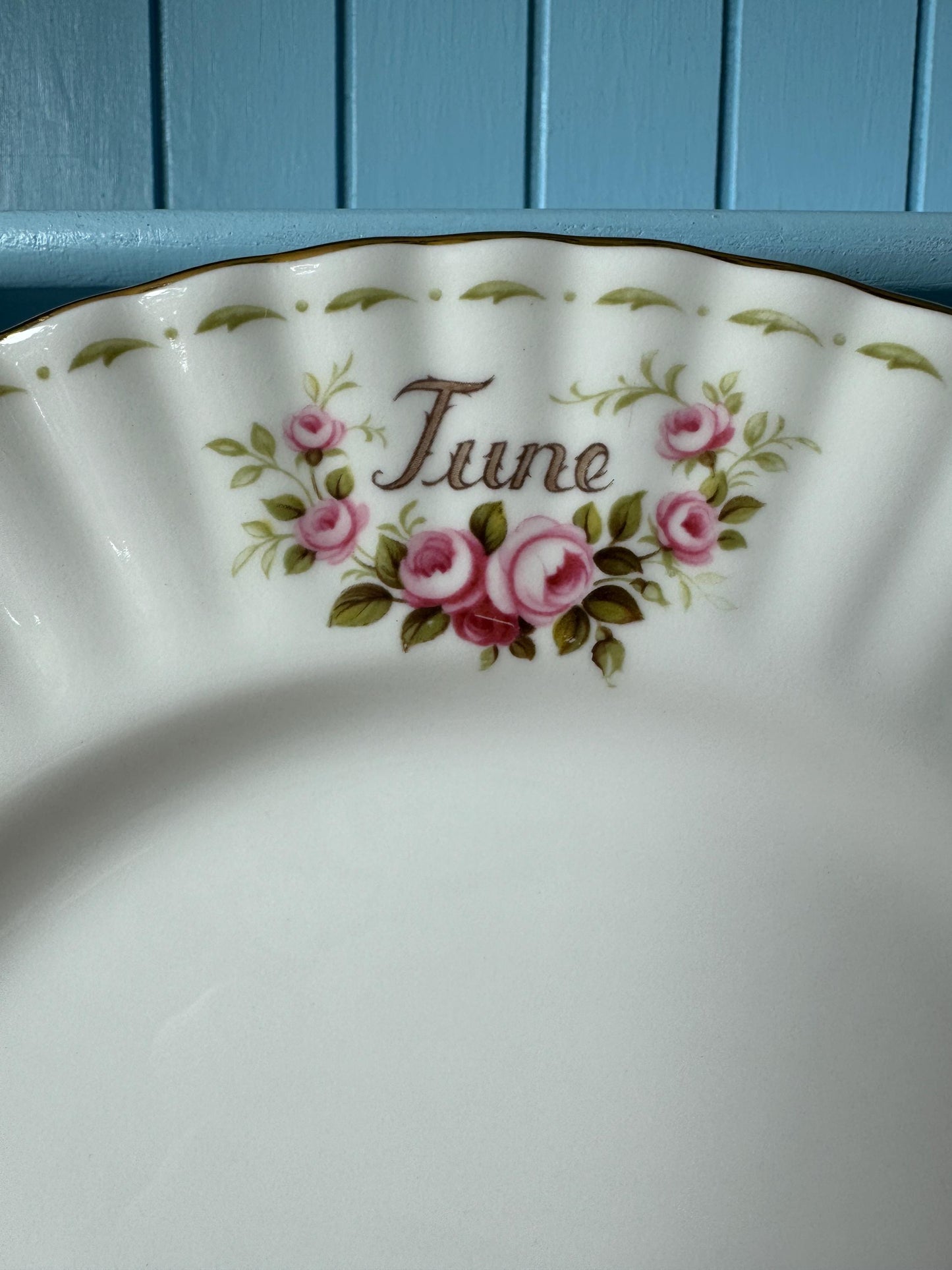 Royal Albert "Flower of the Month" June, Vintage 1-Tier Cake Stand, Bone China, 27 cm, Roses Pattern, For High Tea, Gift, Golden Handle, UK