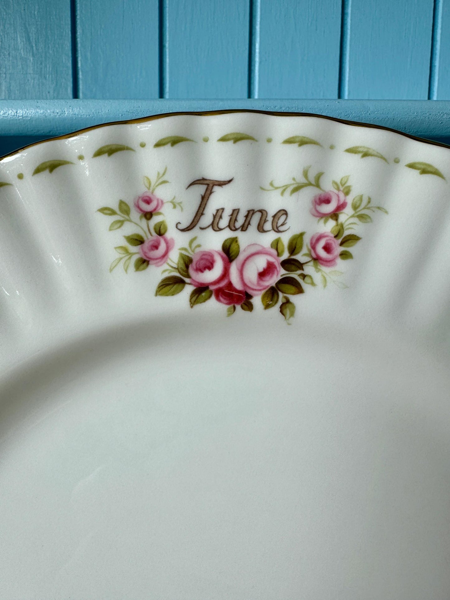 Vintage Royal Albert "Flower Of The Month" June, 1 Tier Cake Stand, Bone China, 27 cm Plate, Previously Loved, High-Tea Party, Gift