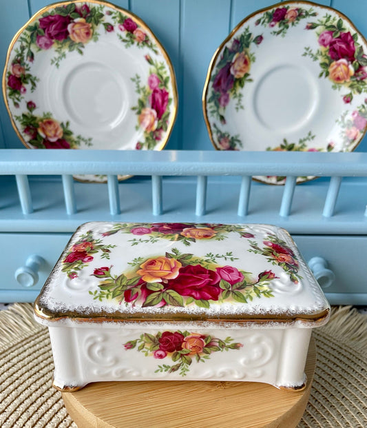 Vintage Royal Albert "Old Country Roses" Trinket Dish With Lid, First Edition, Fine Bone China, Previously Loved Vintage, Perfect Gift Mom