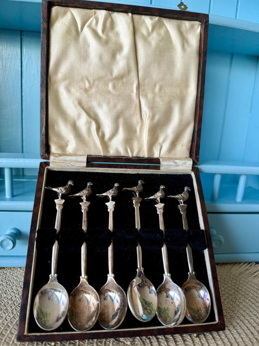 Beautiful and Rare Dutch "Douwe Egberts D.E 90" 6 Vintage Collectible Dove Teaspoons, Comes in Original Box, Silver Plated, Made in Holland