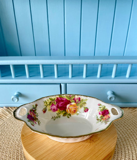 Vintage Royal Albert "Old Country Roses" Bone China Peanut Dish, Bonbon Dish, Hard to Find Perfect State, Red and Yellow Rose Decor, England